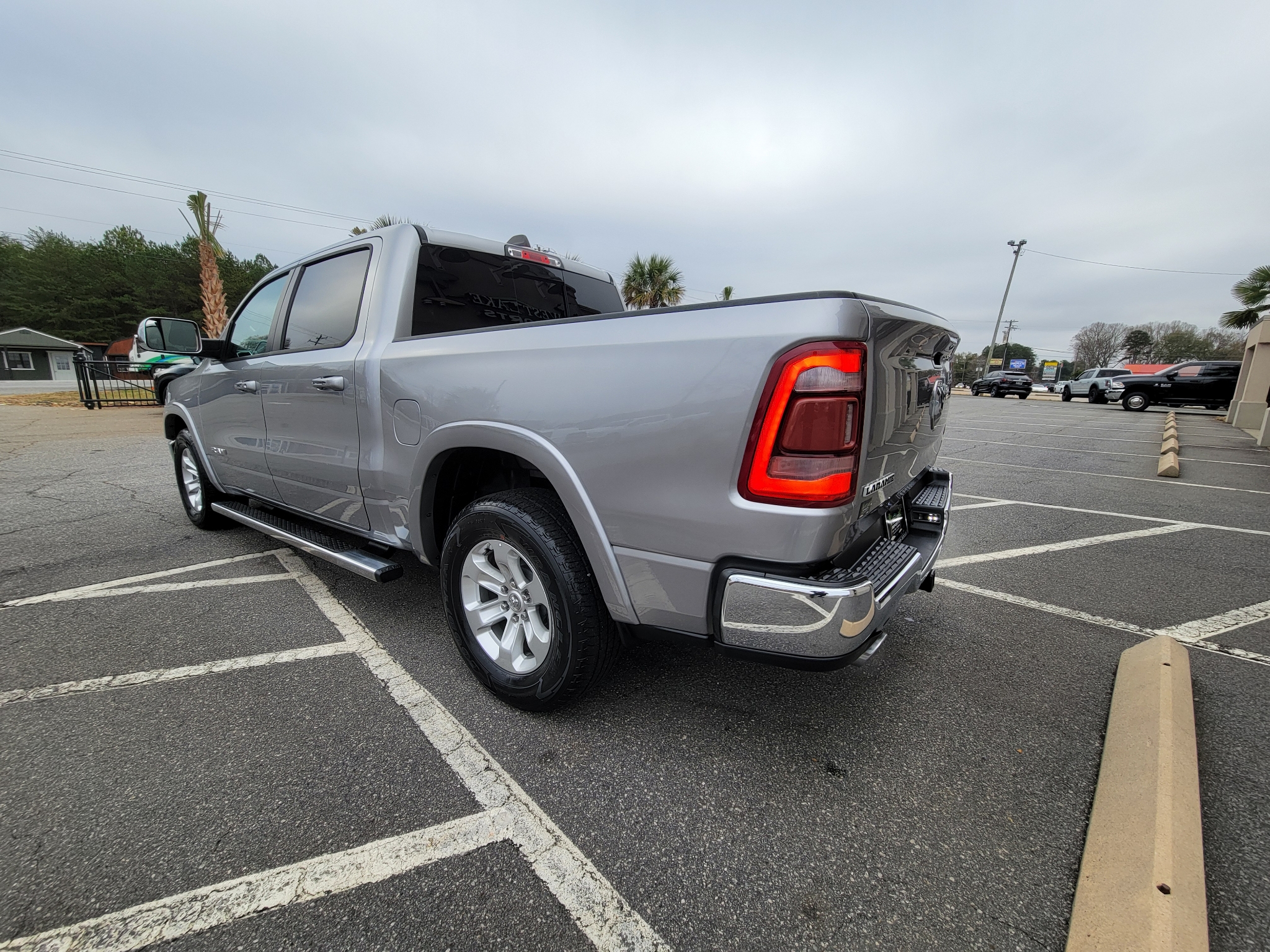 RAM 1500 Laramie 4x2 Crew Cab 5'7" Box 2019