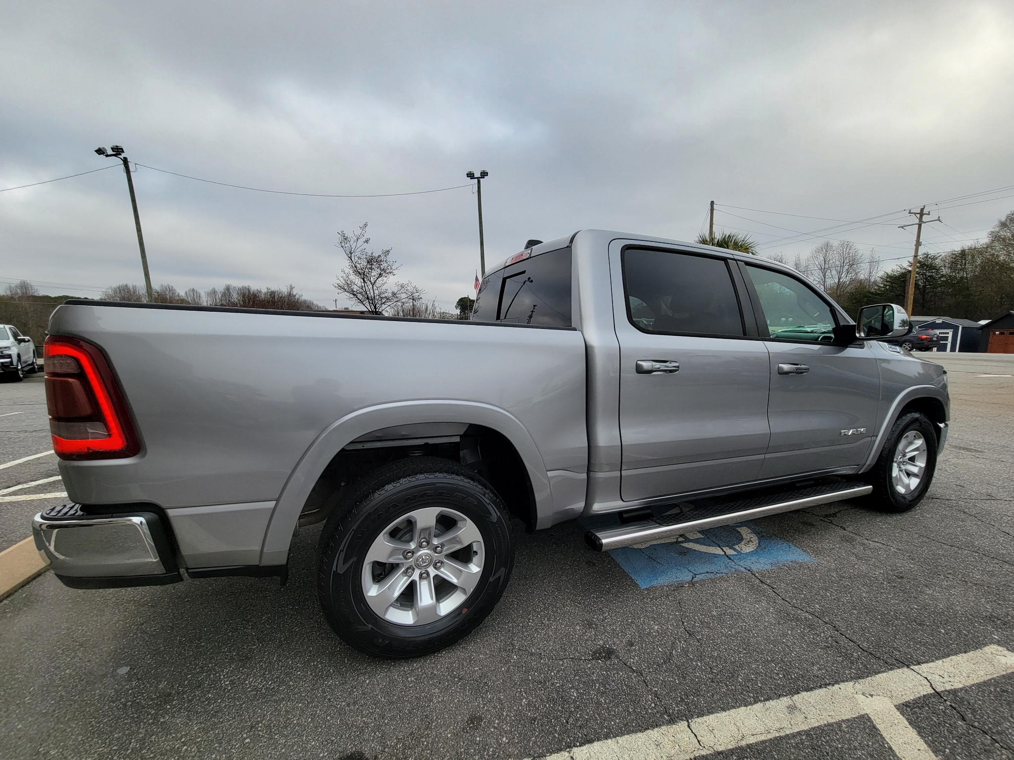 RAM 1500 Laramie 4x2 Crew Cab 5'7" Box 2019
