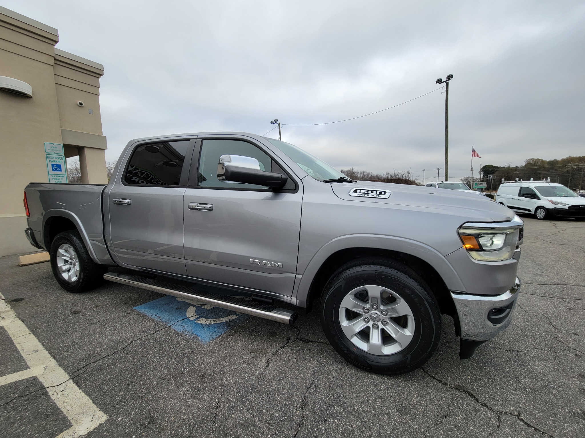 RAM 1500 Laramie 4x2 Crew Cab 5'7" Box 2019