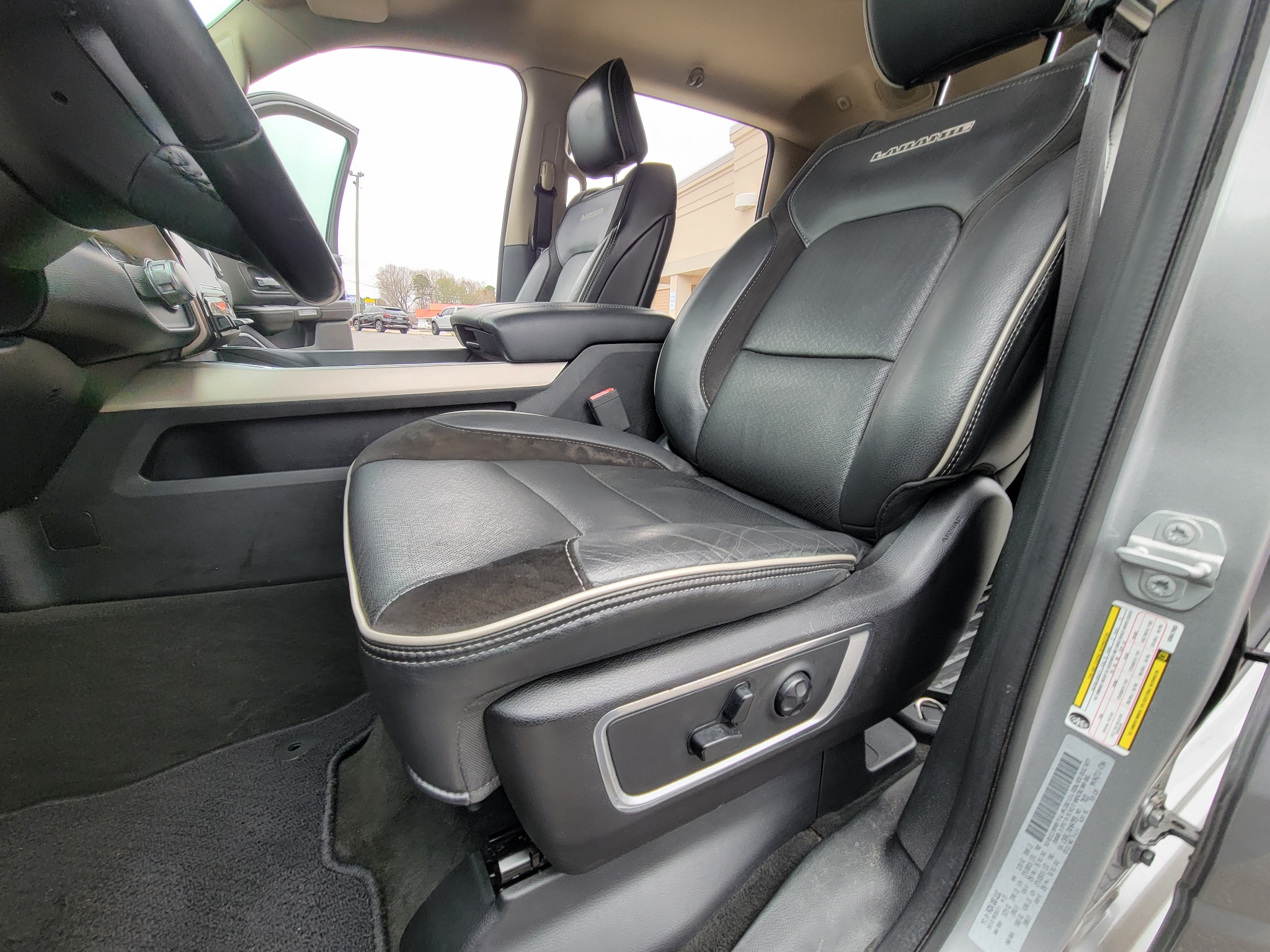 RAM 1500 Laramie 4x2 Crew Cab 5'7" Box 2019