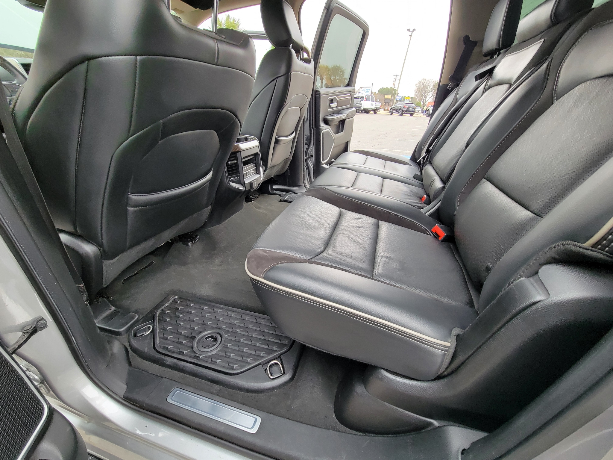 RAM 1500 Laramie 4x2 Crew Cab 5'7" Box 2019