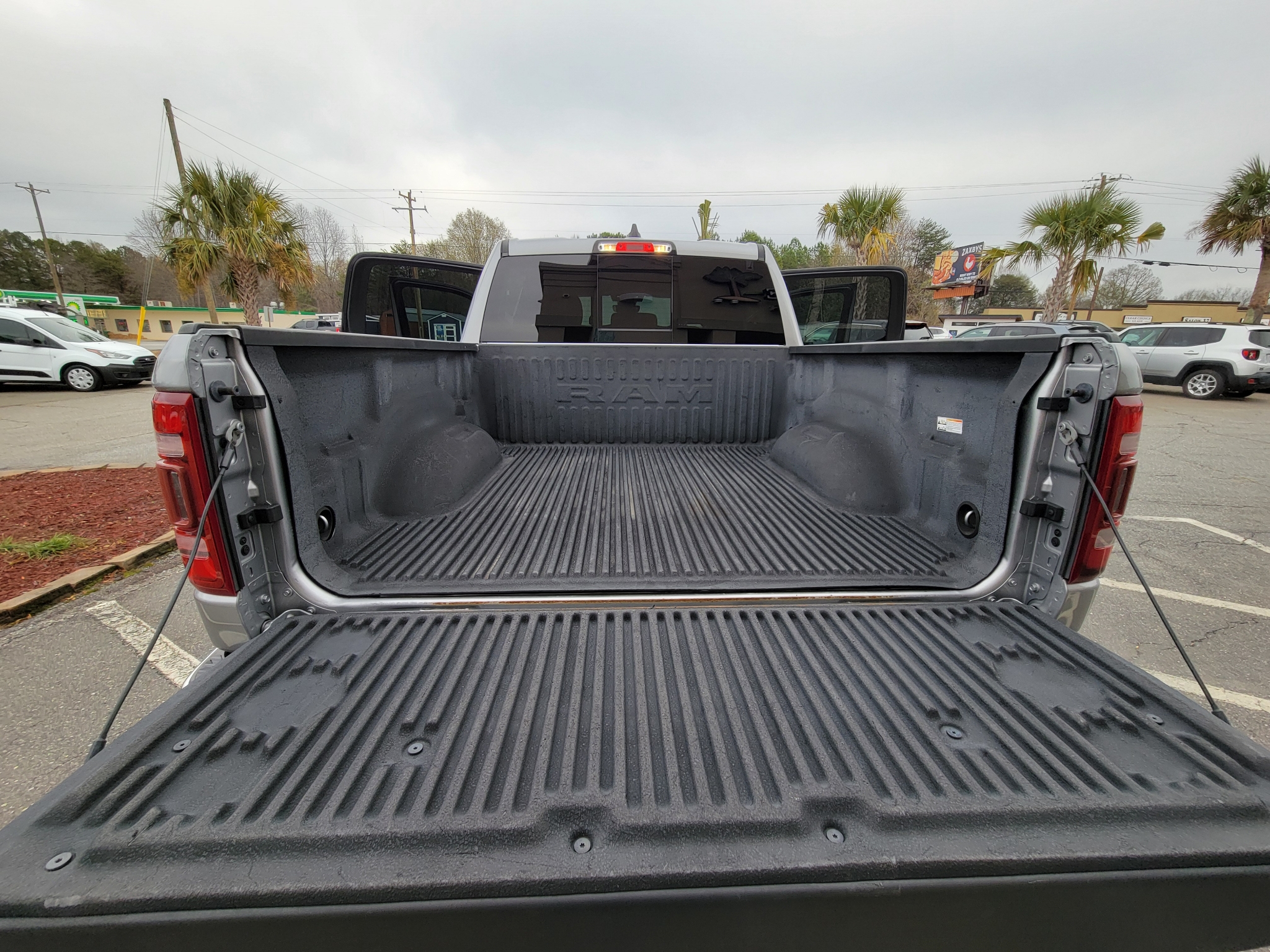 RAM 1500 Laramie 4x2 Crew Cab 5'7" Box 2019