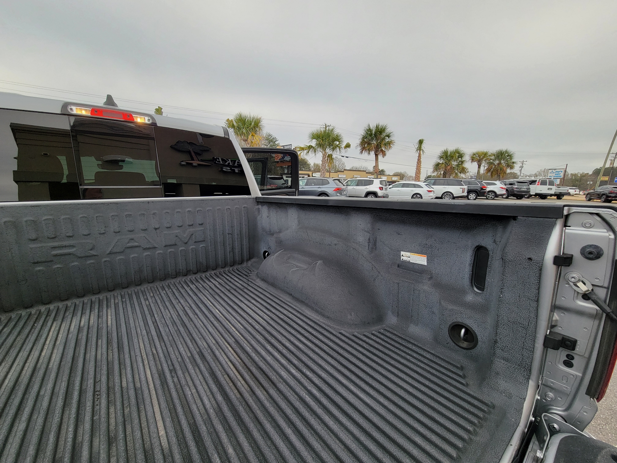 RAM 1500 Laramie 4x2 Crew Cab 5'7" Box 2019