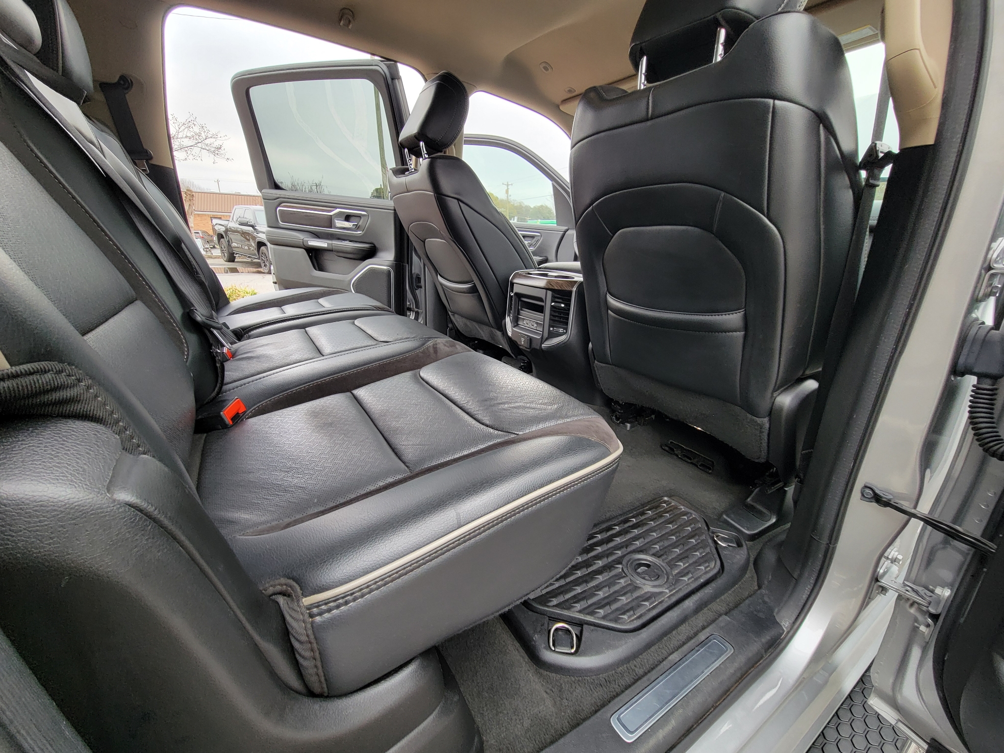 RAM 1500 Laramie 4x2 Crew Cab 5'7" Box 2019