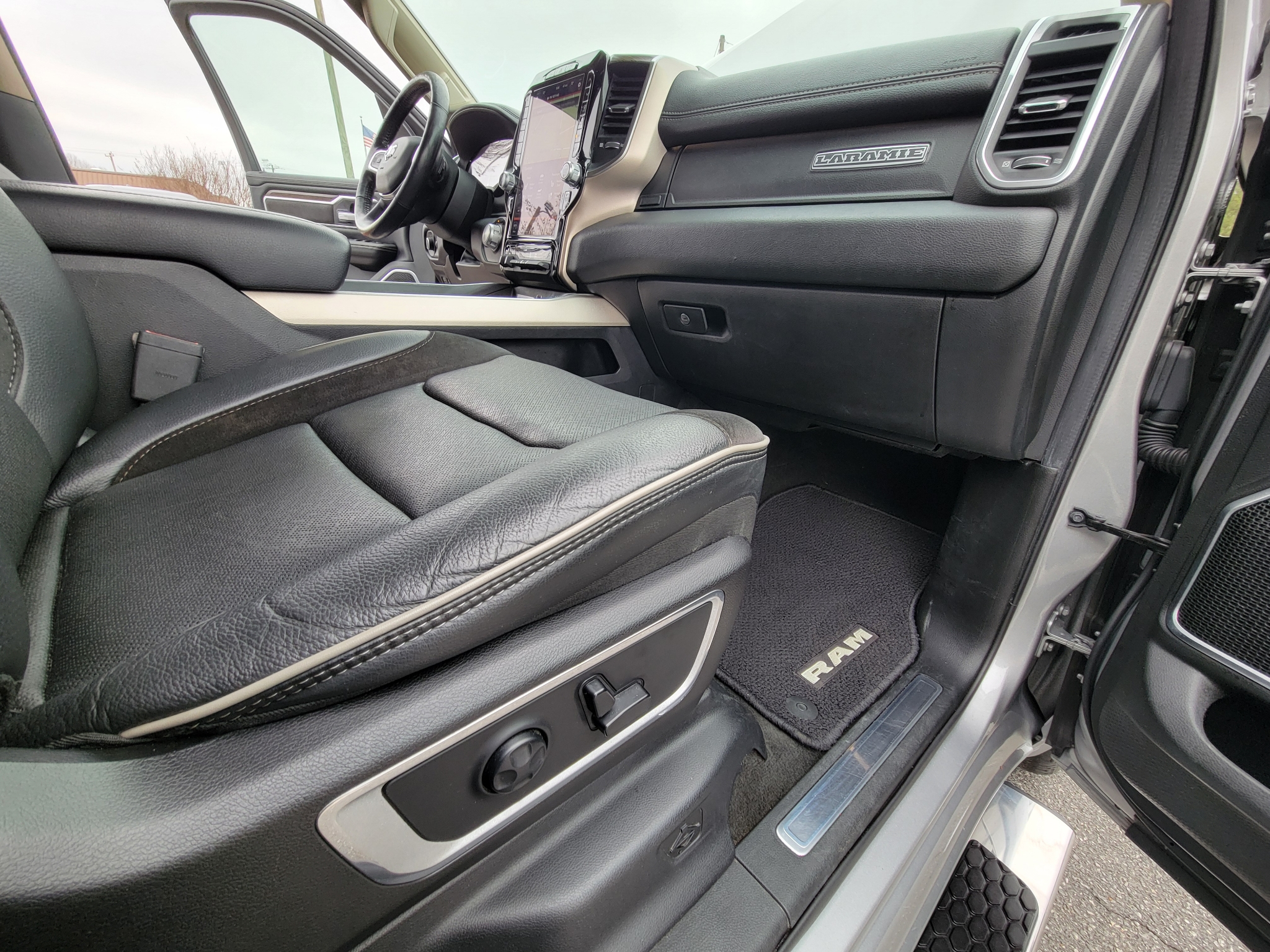 RAM 1500 Laramie 4x2 Crew Cab 5'7" Box 2019