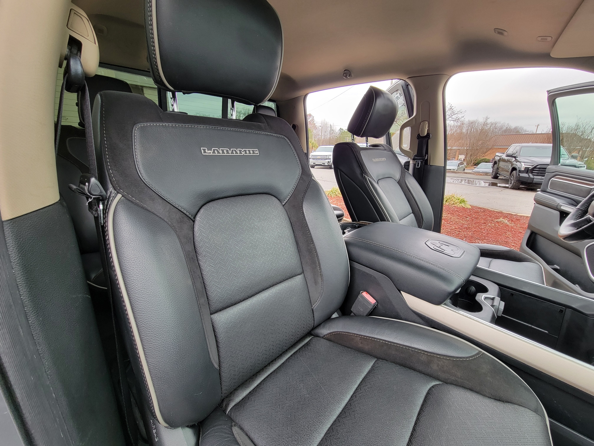 RAM 1500 Laramie 4x2 Crew Cab 5'7" Box 2019