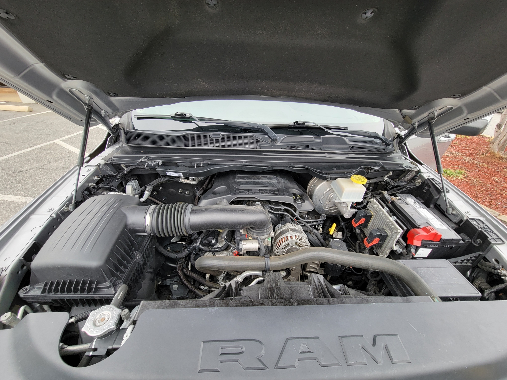 RAM 1500 Laramie 4x2 Crew Cab 5'7" Box 2019