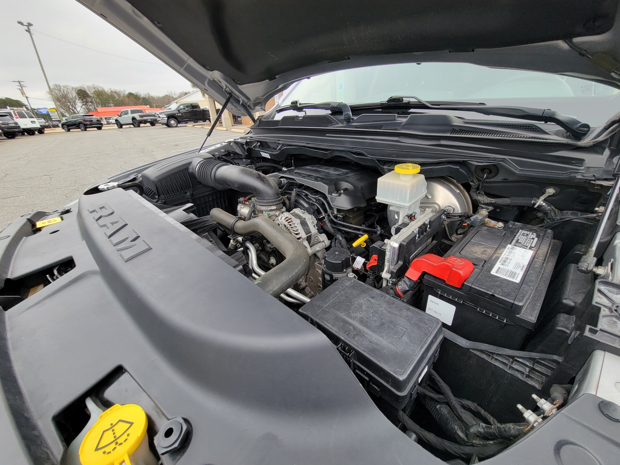 RAM 1500 Laramie 4x2 Crew Cab 5'7" Box 2019