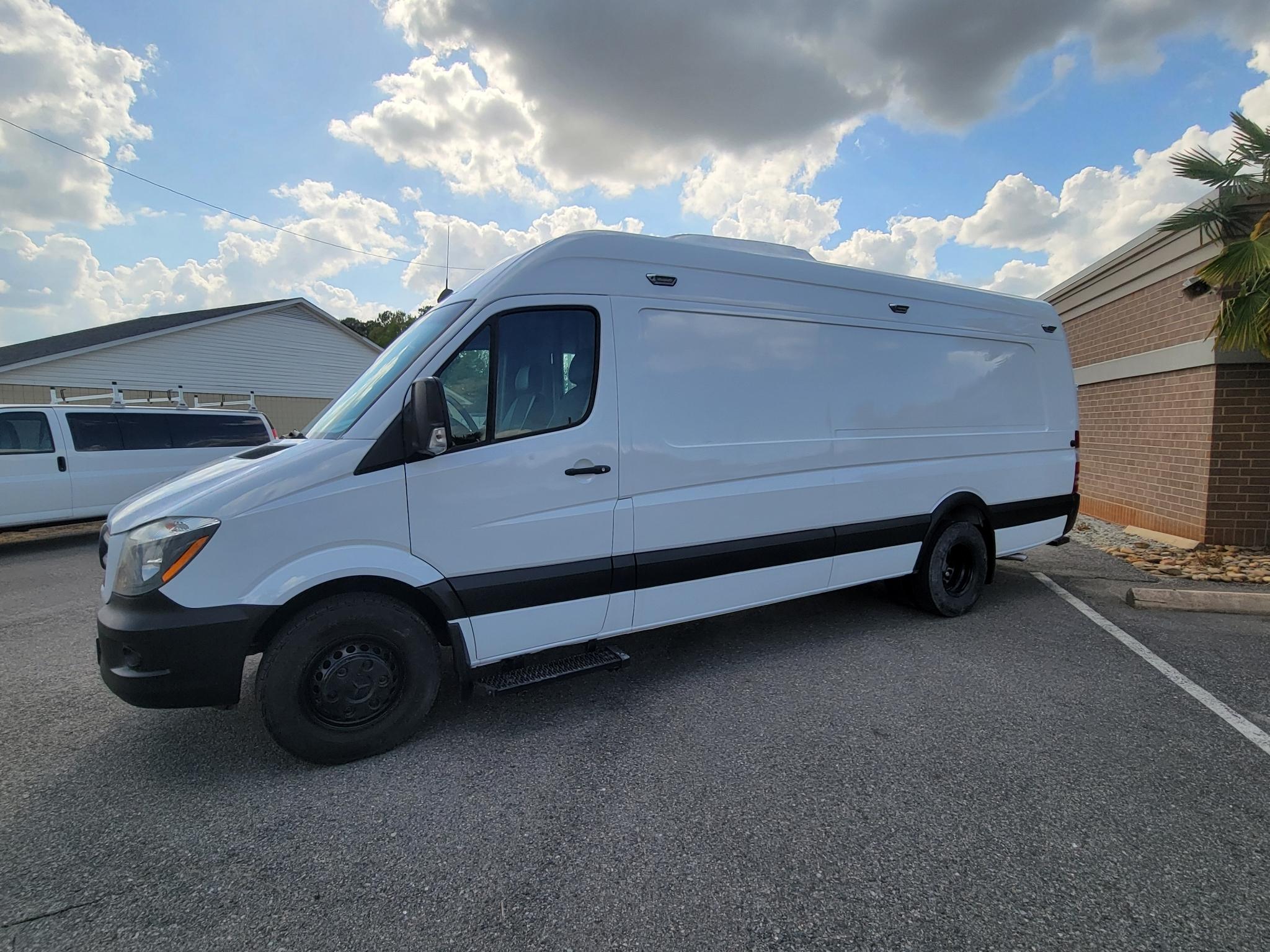 Mercedes-Benz Sprinter Cargo Vans RWD 3500 170" 2015