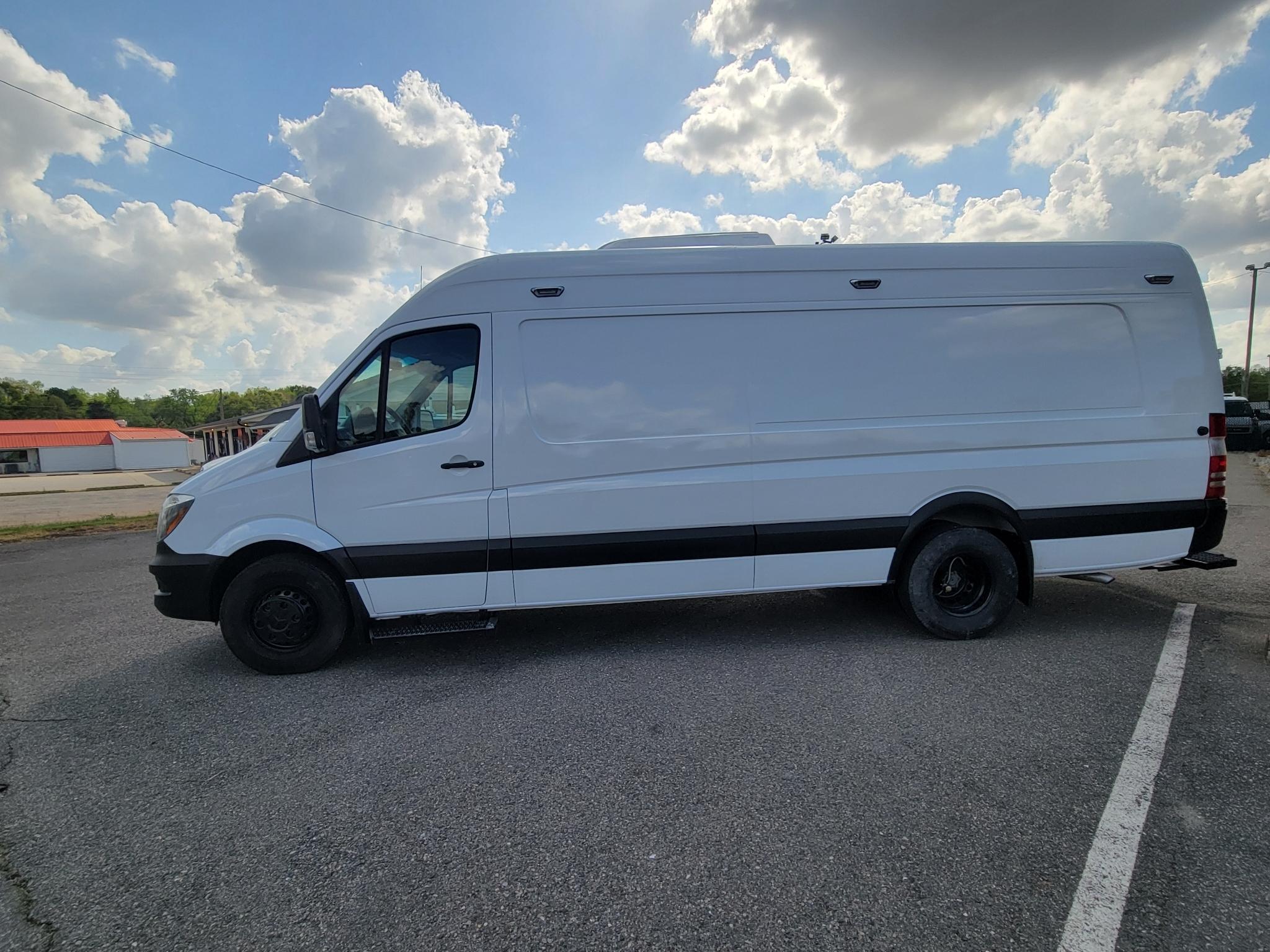 Mercedes-Benz Sprinter Cargo Vans RWD 3500 170" 2015