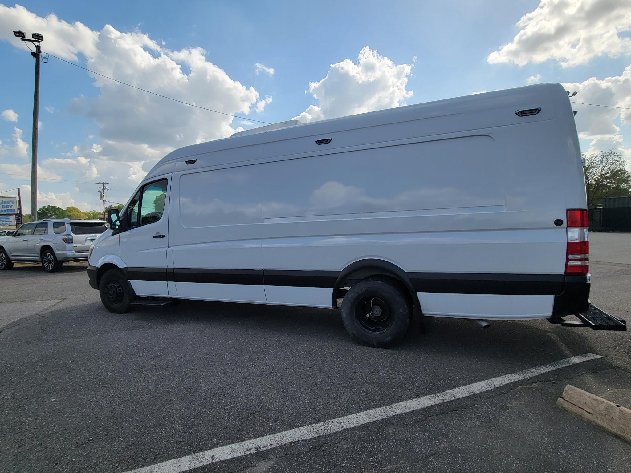 Mercedes-Benz Sprinter Cargo Vans RWD 3500 170" 2015