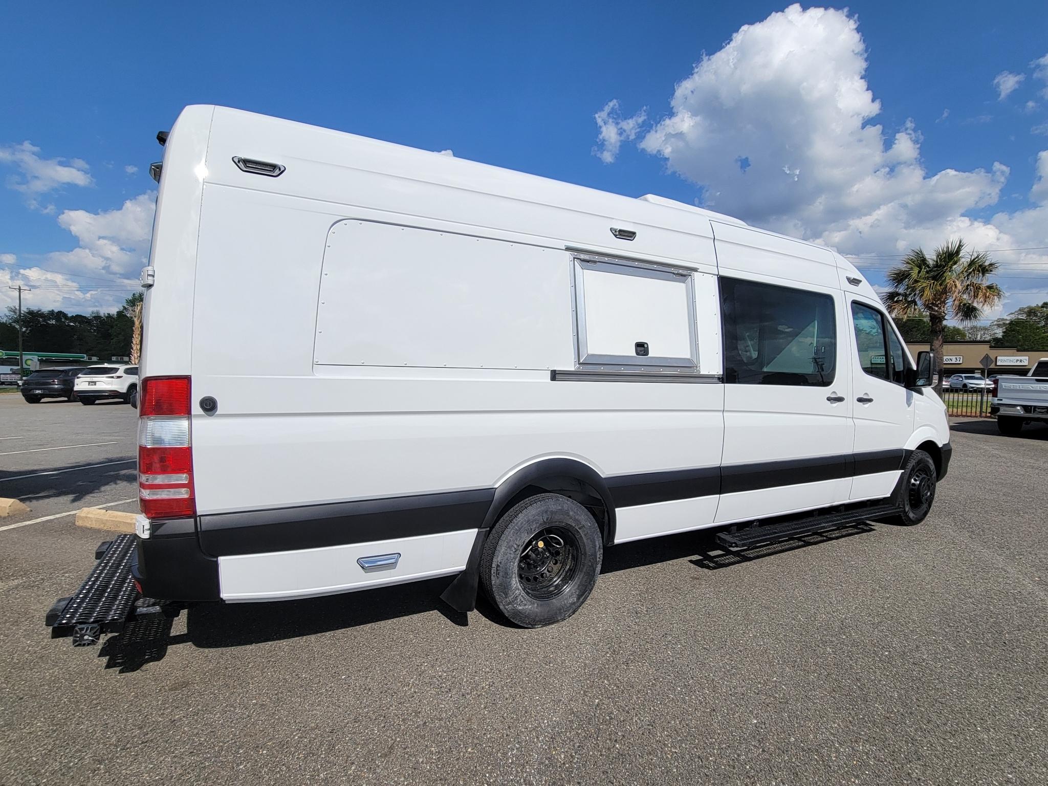 Mercedes-Benz Sprinter Cargo Vans RWD 3500 170" 2015