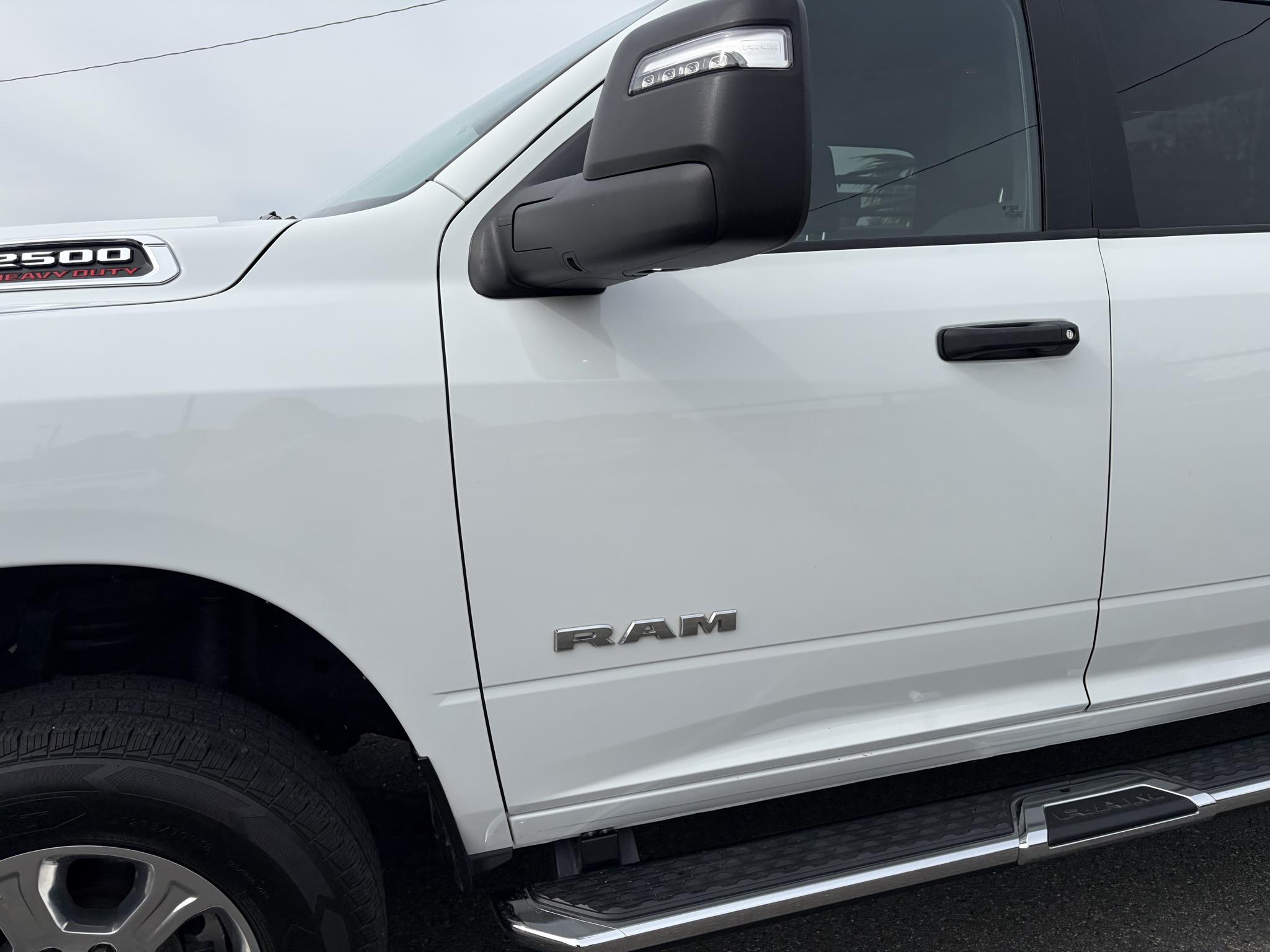 RAM 2500 Big Horn 4x4 Crew Cab 6'4" Box 2024