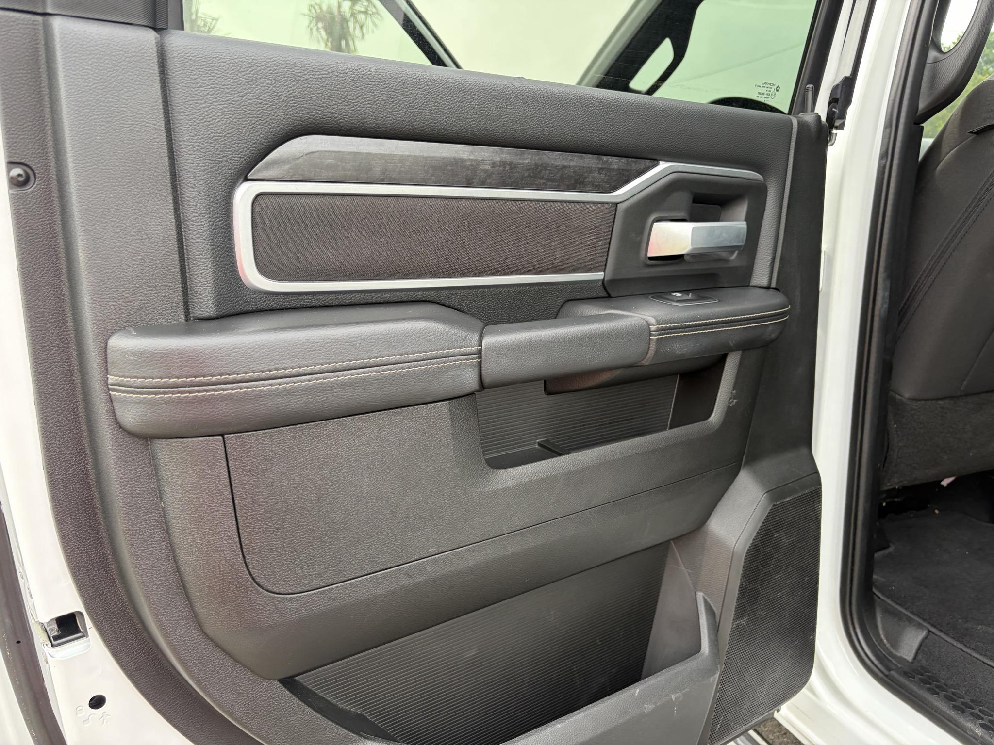 RAM 2500 Big Horn 4x4 Crew Cab 6'4" Box 2024
