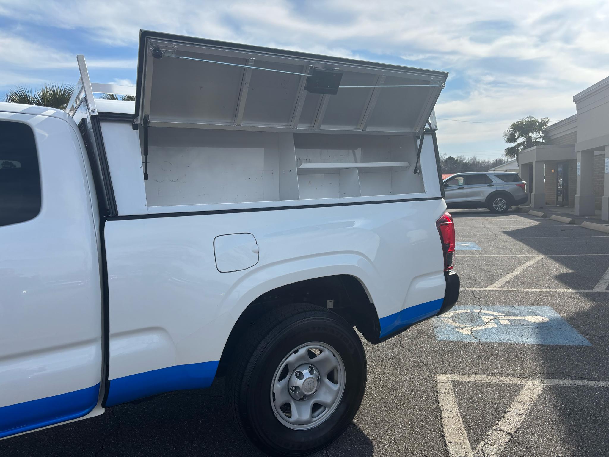 Toyota Tacoma 2WD SR5 Access Cab 6' Bed I4 AT (Natl) 2022