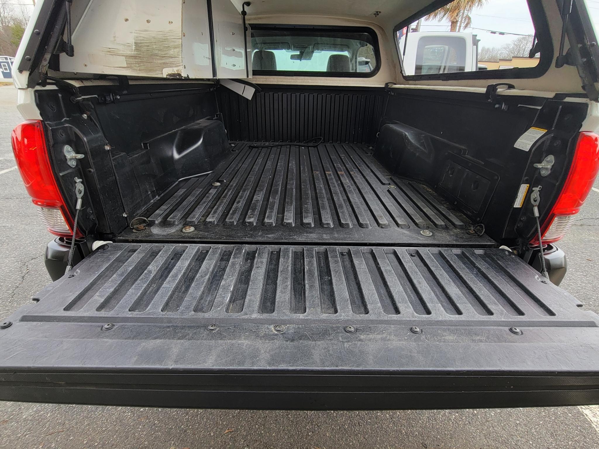 Toyota Tacoma 2WD SR5 Access Cab 6' Bed I4 AT (Natl) 2022