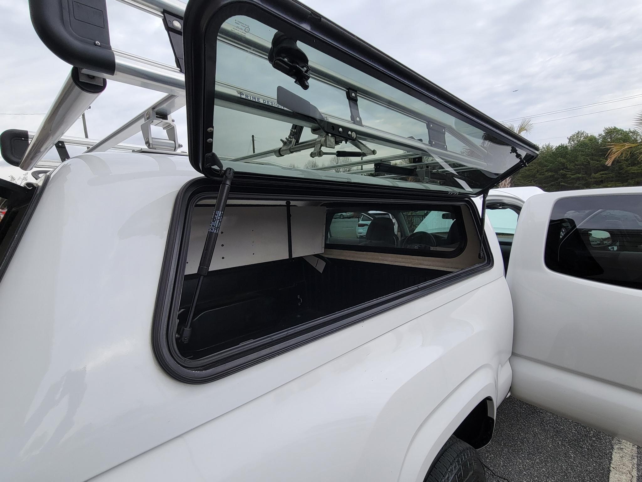 Toyota Tacoma 2WD SR5 Access Cab 6' Bed I4 AT (Natl) 2022