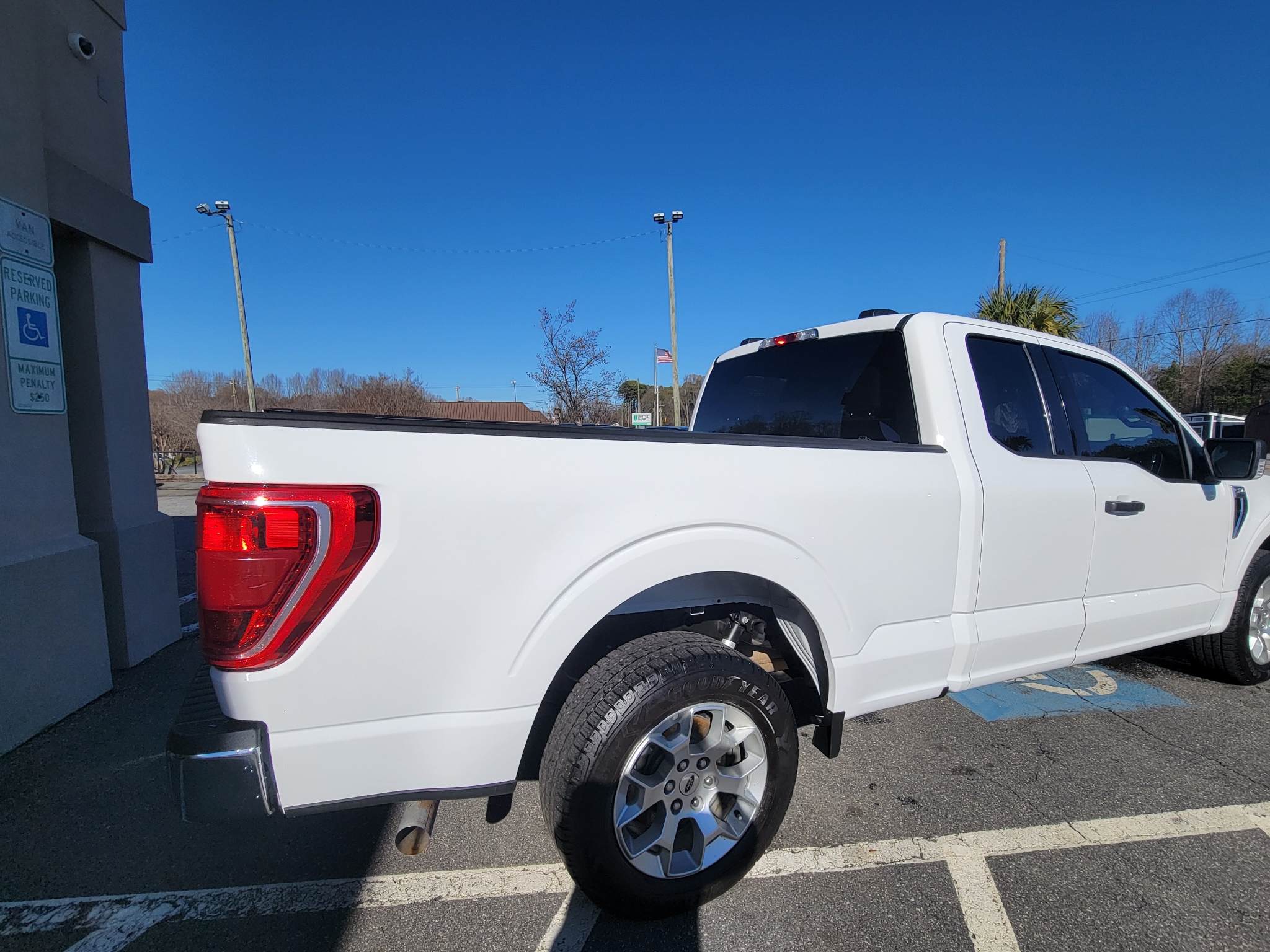 Ford F-150 Lariat 2WD SuperCab 8' Box 2021