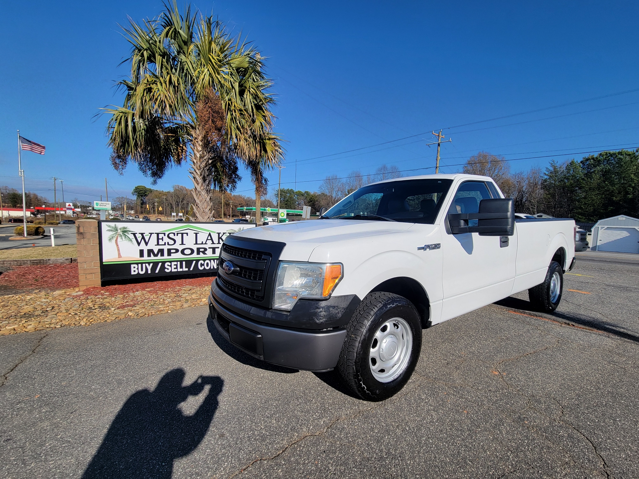 2014 Ford F-150 2WD Reg Cab 145" XL w/HD Payload Pkg
