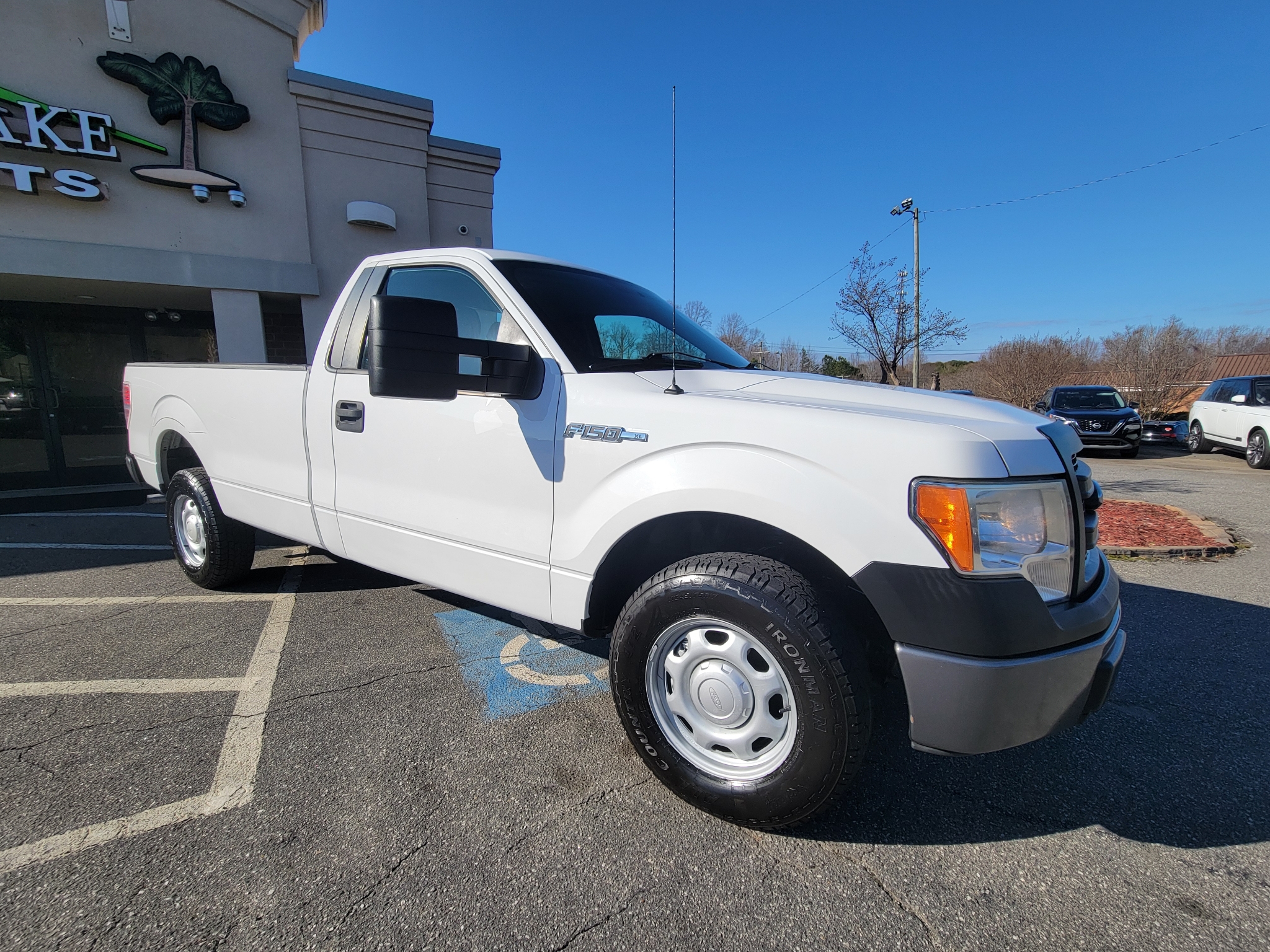 Ford F-150 2WD Reg Cab 145" XL w/HD Payload Pkg 2014