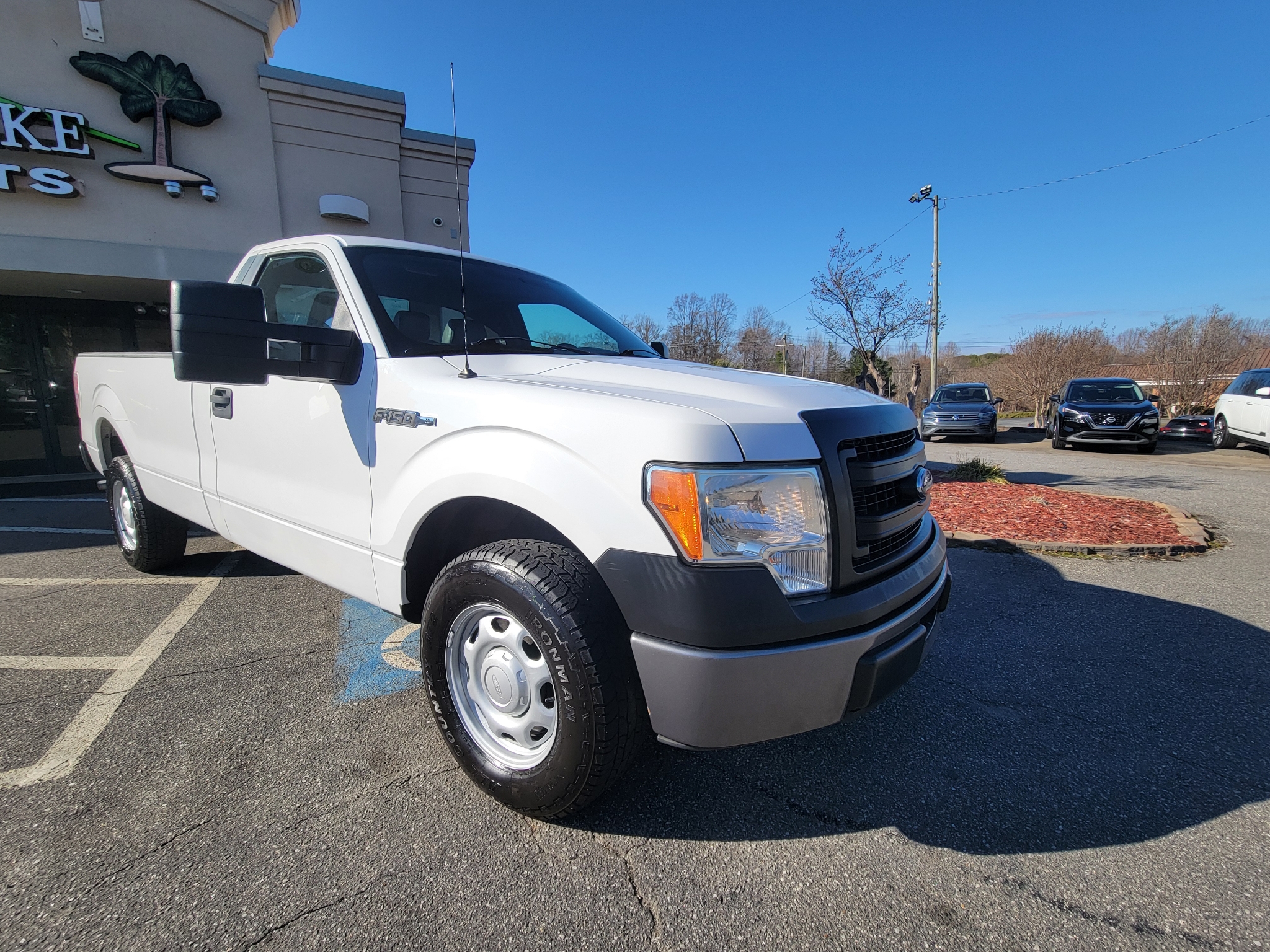 Ford F-150 2WD Reg Cab 145" XL w/HD Payload Pkg 2014