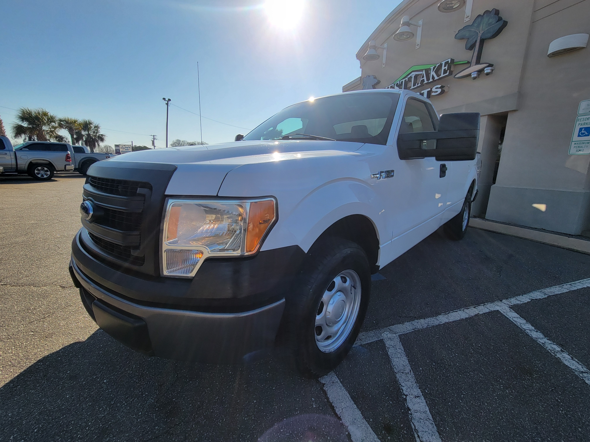 Ford F-150 2WD Reg Cab 145" XL w/HD Payload Pkg 2014