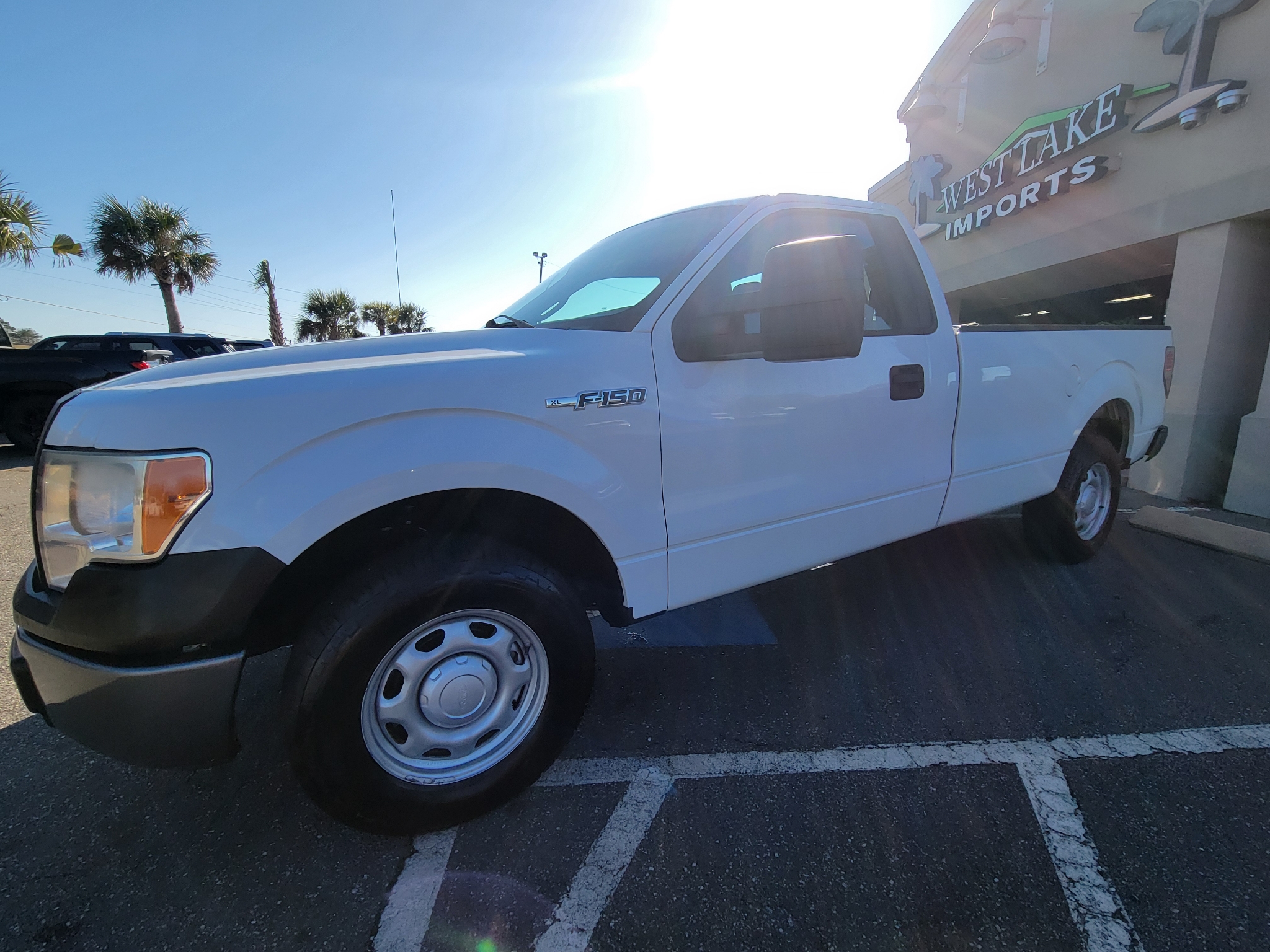 Ford F-150 2WD Reg Cab 145" XL w/HD Payload Pkg 2014