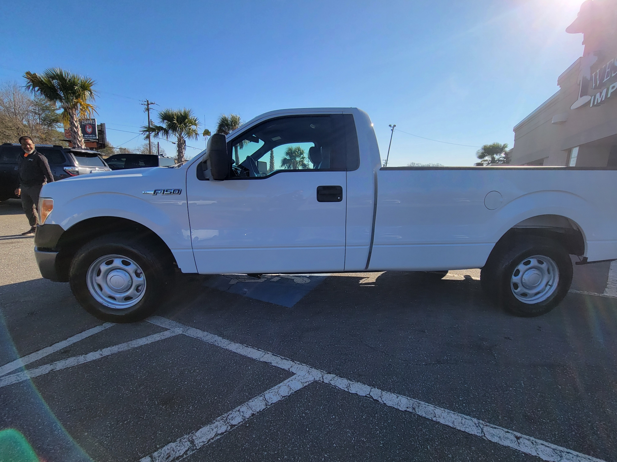 Ford F-150 2WD Reg Cab 145" XL w/HD Payload Pkg 2014