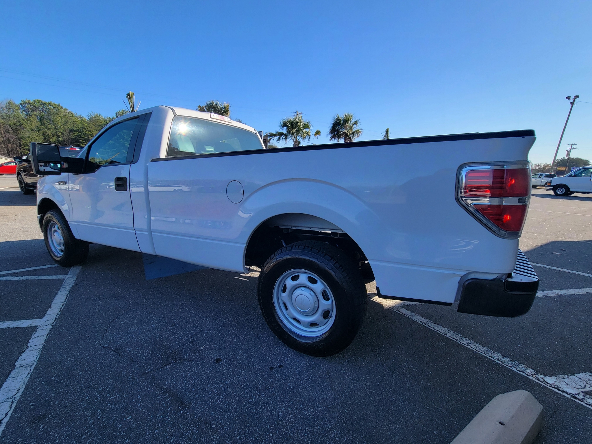 Ford F-150 2WD Reg Cab 145" XL w/HD Payload Pkg 2014