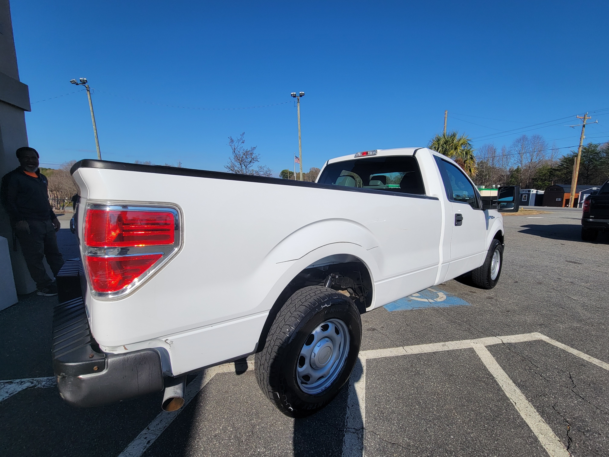 Ford F-150 2WD Reg Cab 145" XL w/HD Payload Pkg 2014