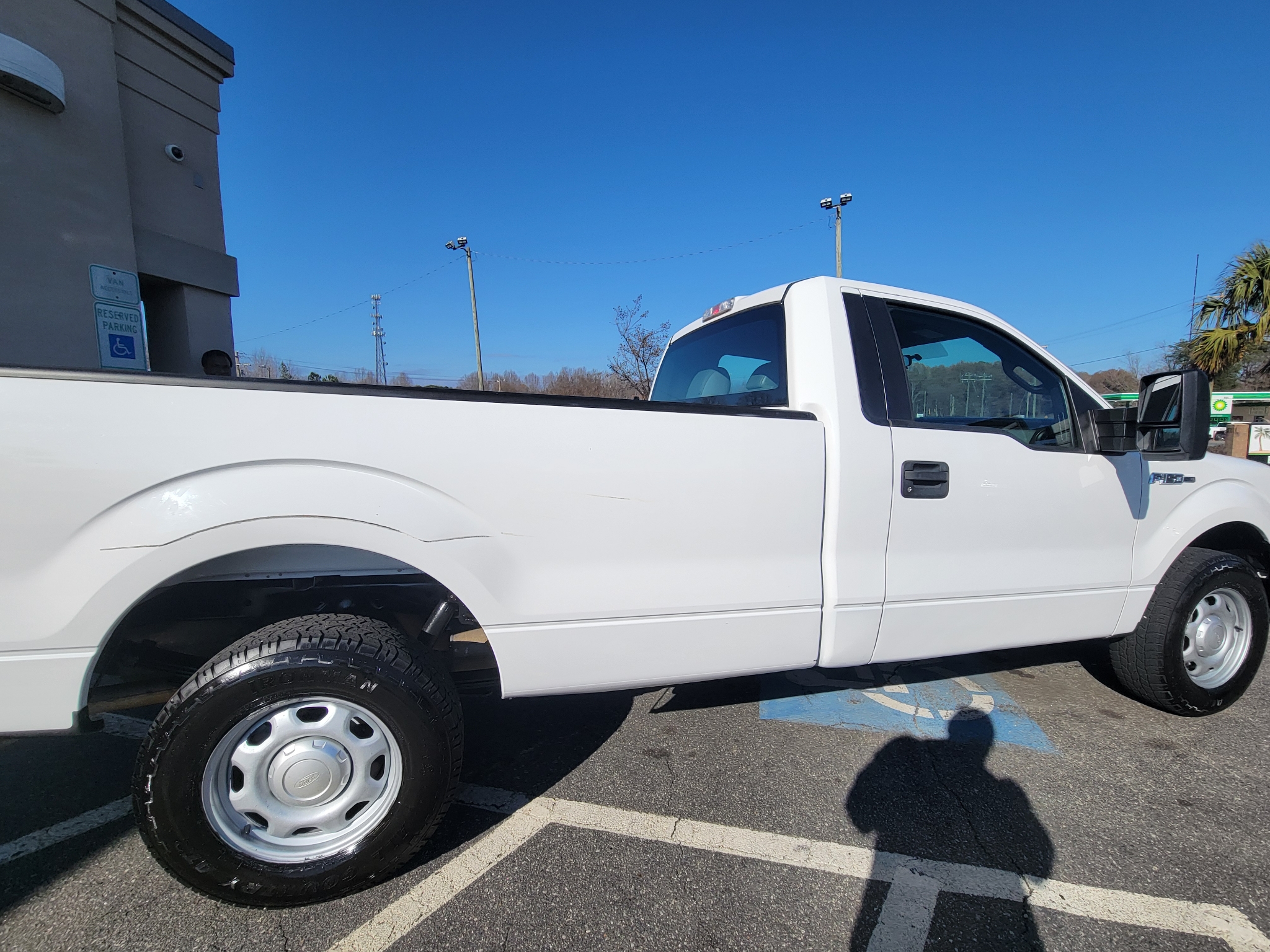 Ford F-150 2WD Reg Cab 145" XL w/HD Payload Pkg 2014