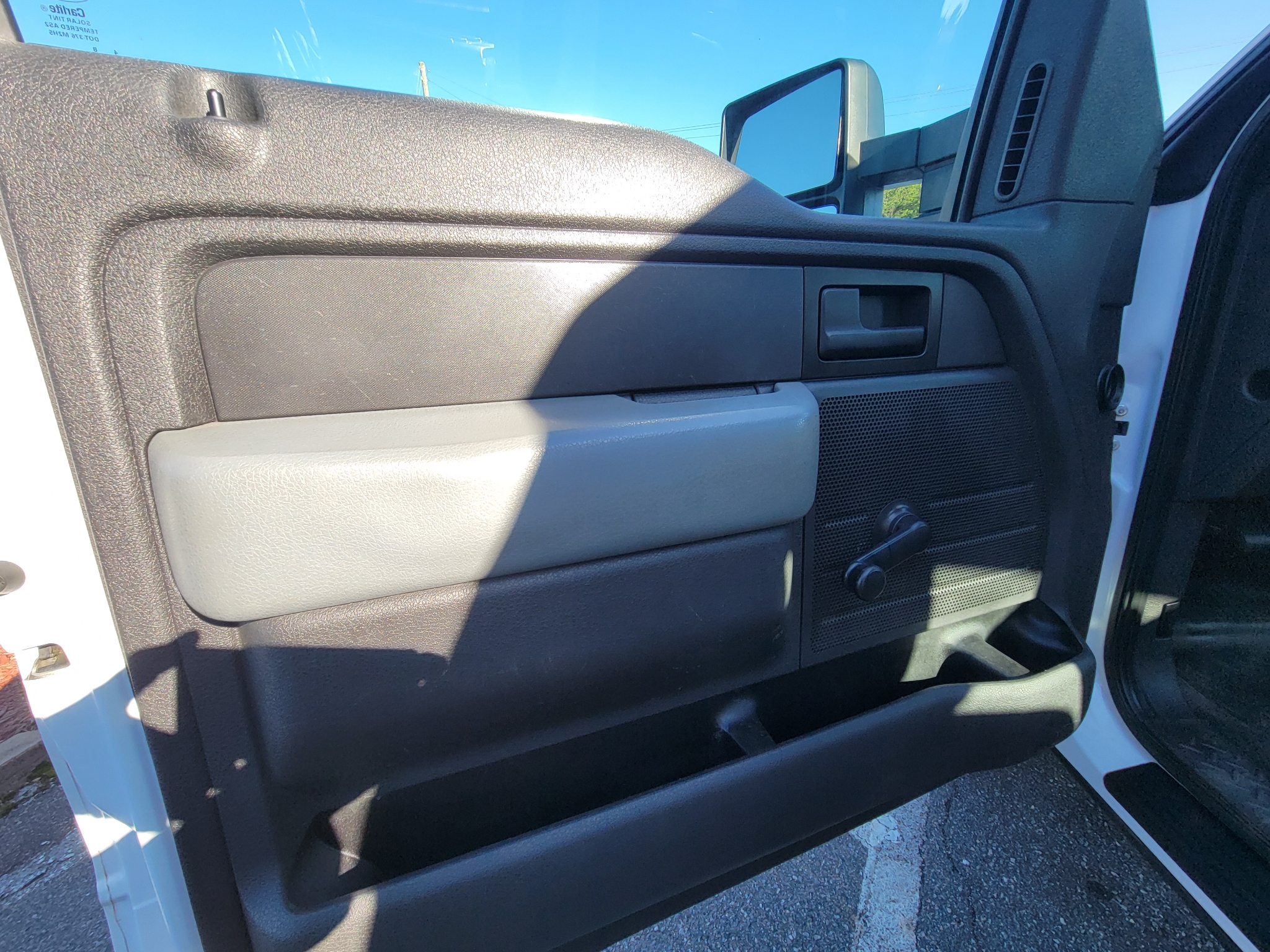 Ford F-150 2WD Reg Cab 145" XL w/HD Payload Pkg 2014