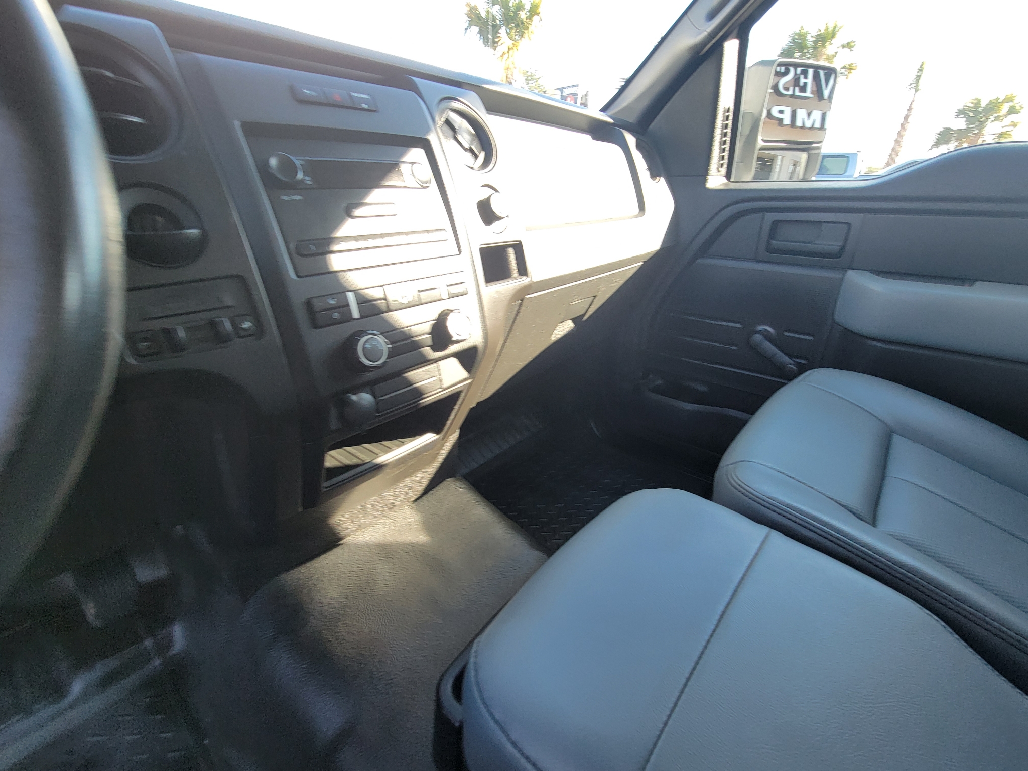 Ford F-150 2WD Reg Cab 145" XL w/HD Payload Pkg 2014