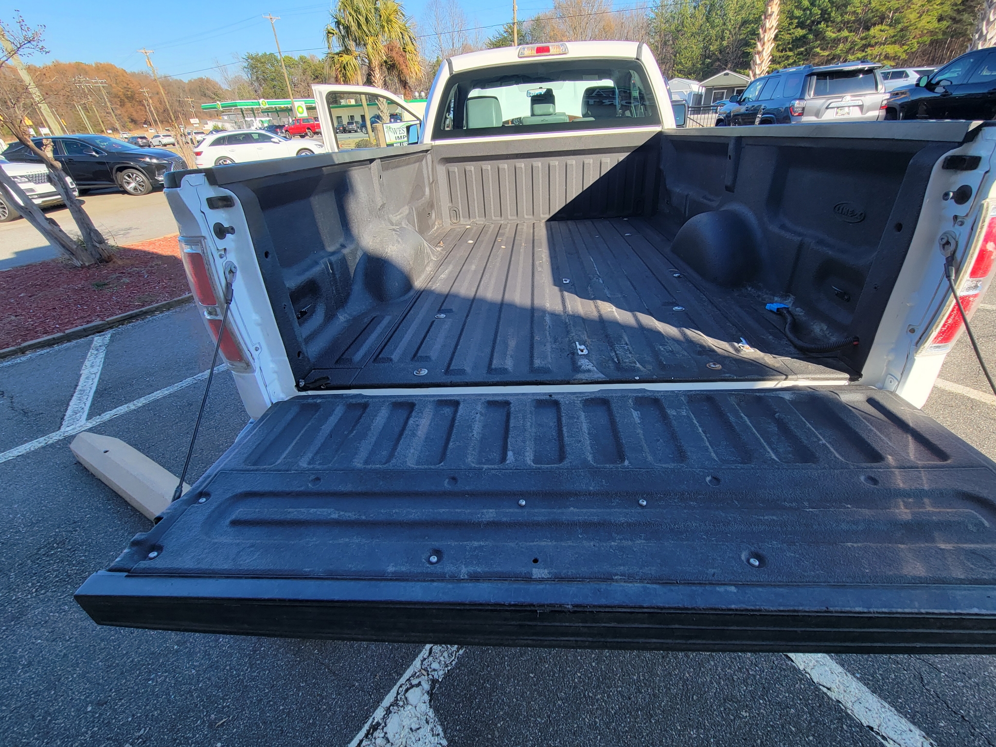 Ford F-150 2WD Reg Cab 145" XL w/HD Payload Pkg 2014