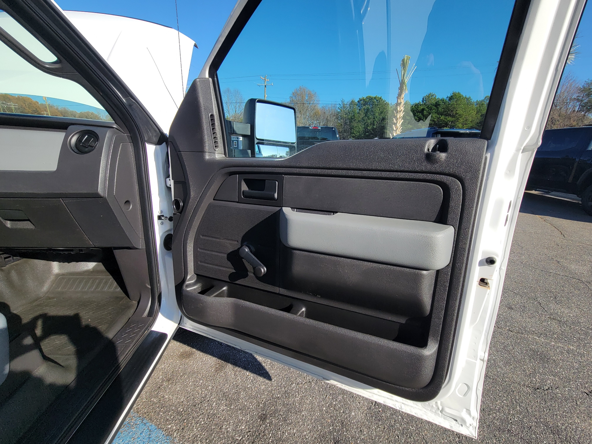 Ford F-150 2WD Reg Cab 145" XL w/HD Payload Pkg 2014