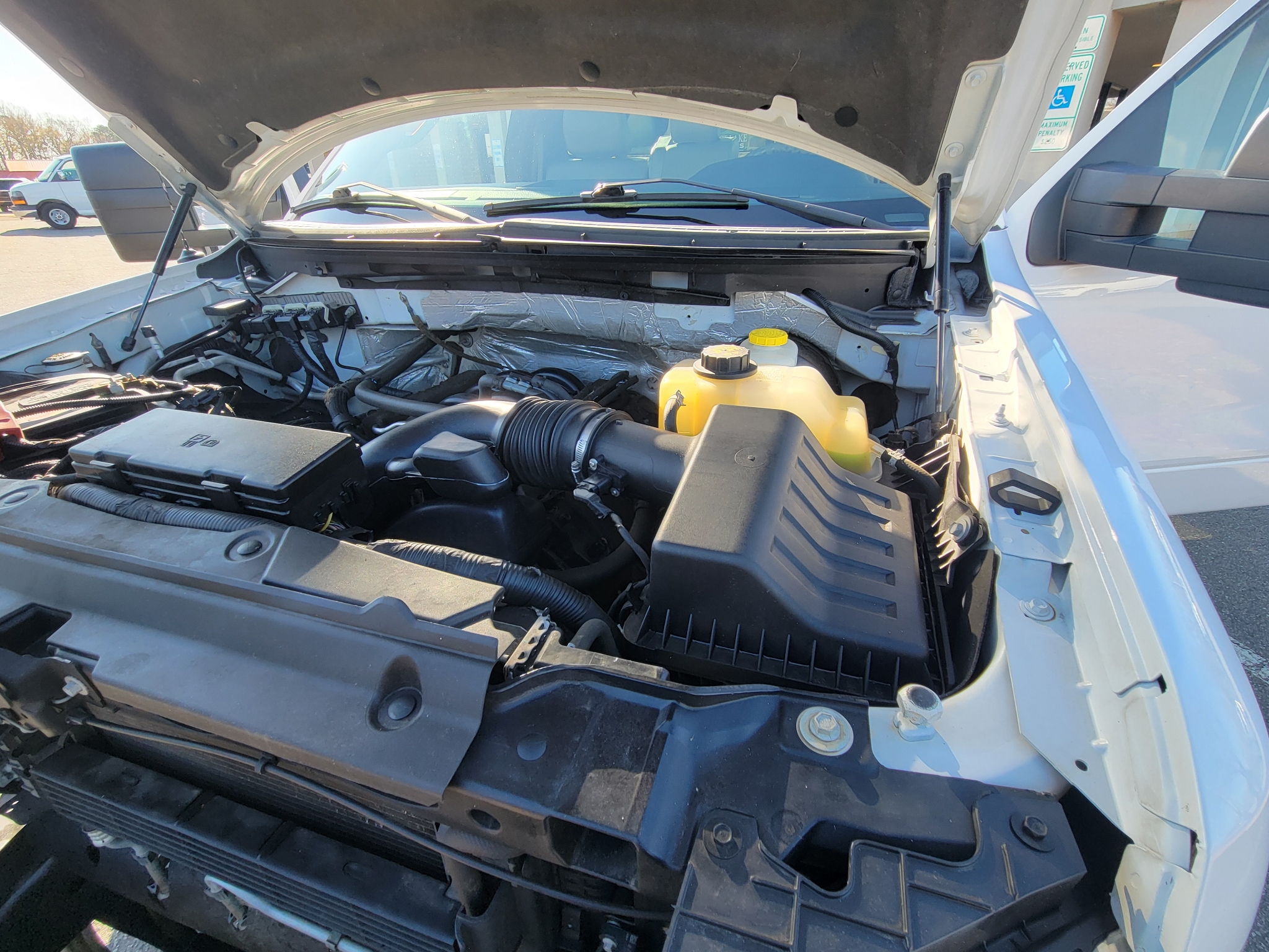 Ford F-150 2WD Reg Cab 145" XL w/HD Payload Pkg 2014