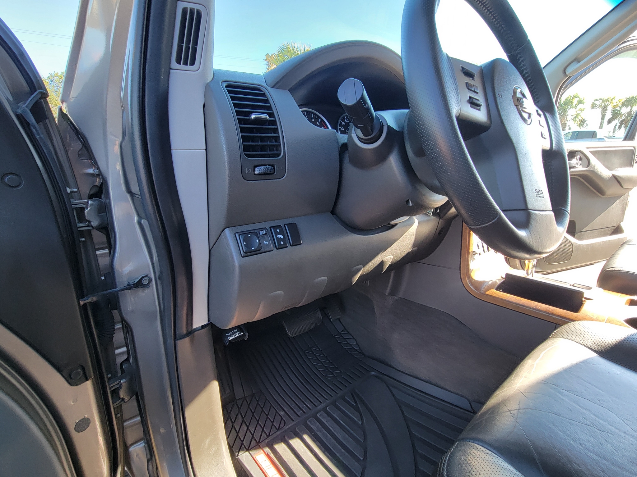 Nissan Pathfinder LE 4WD 2006