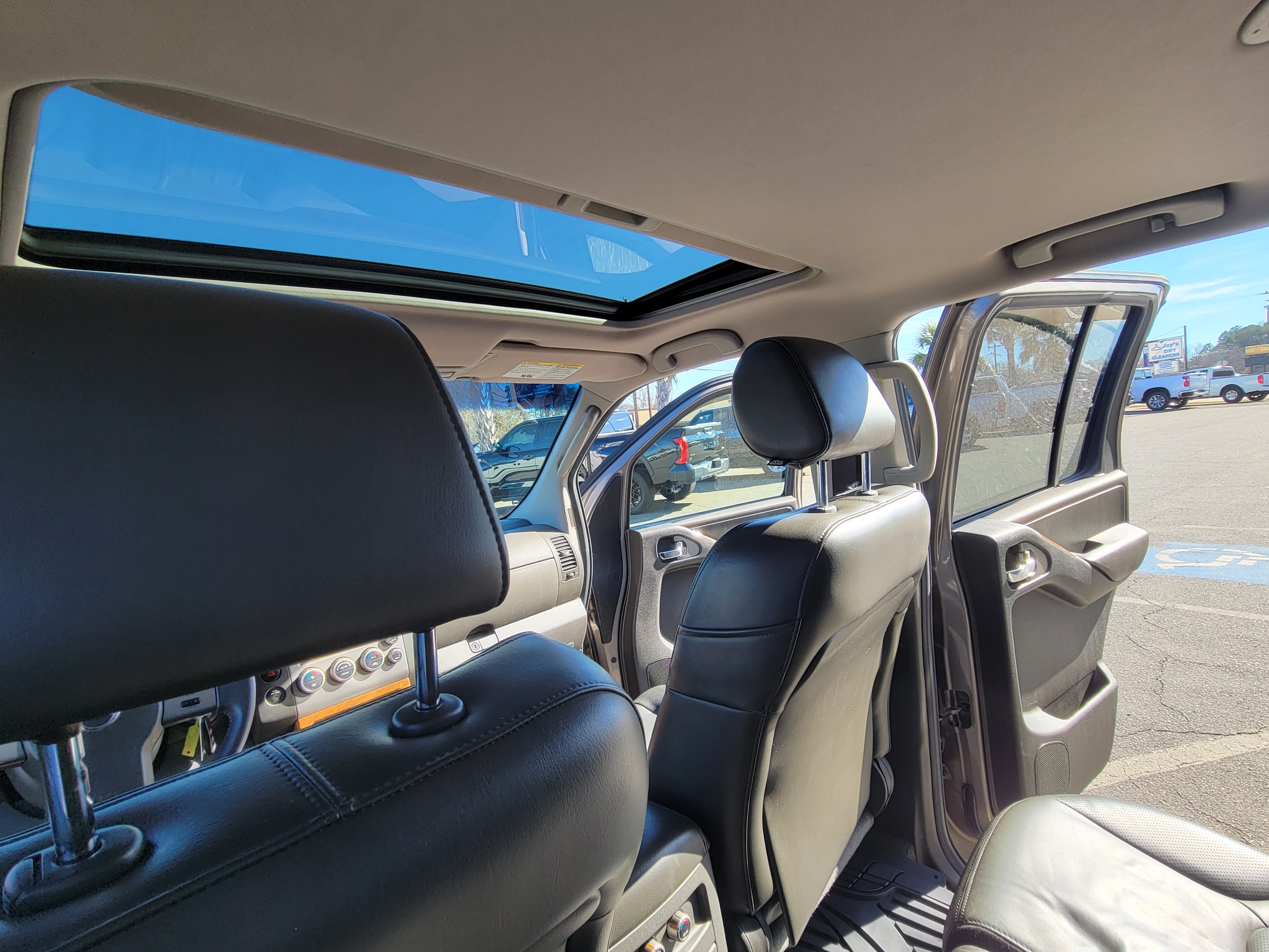 Nissan Pathfinder LE 4WD 2006