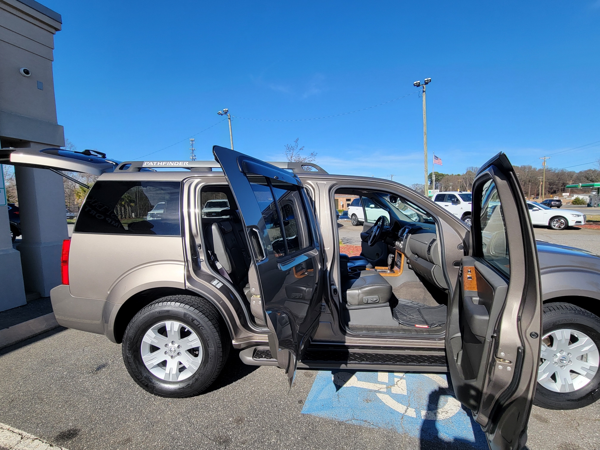 Nissan Pathfinder LE 4WD 2006