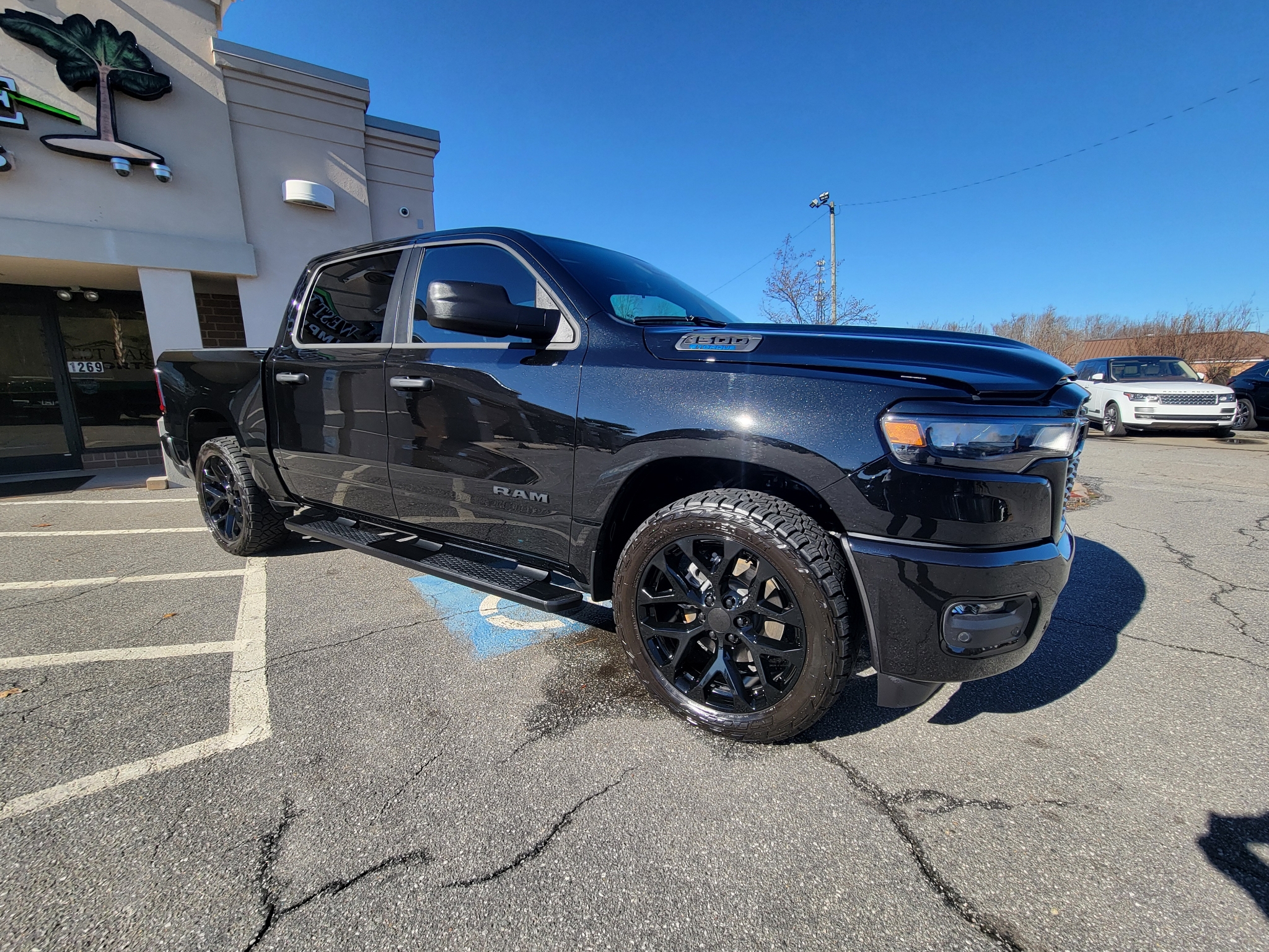 RAM 1500 Tradesman 4x4 Crew Cab 5'7" Box 2025