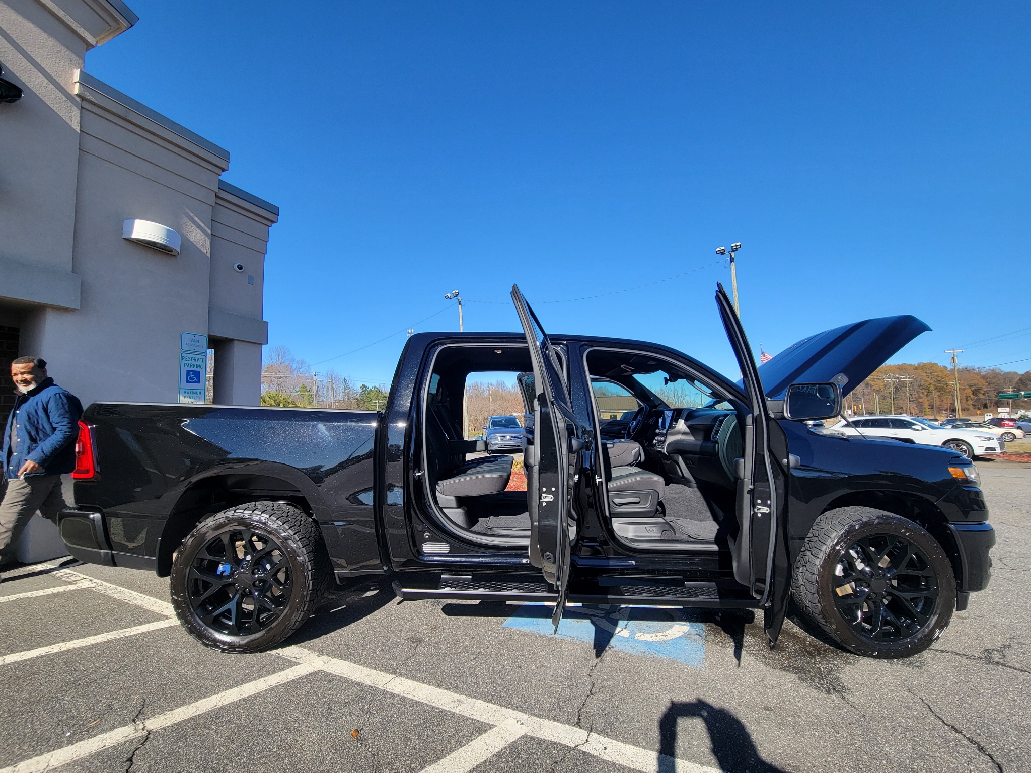 RAM 1500 Tradesman 4x4 Crew Cab 5'7" Box 2025