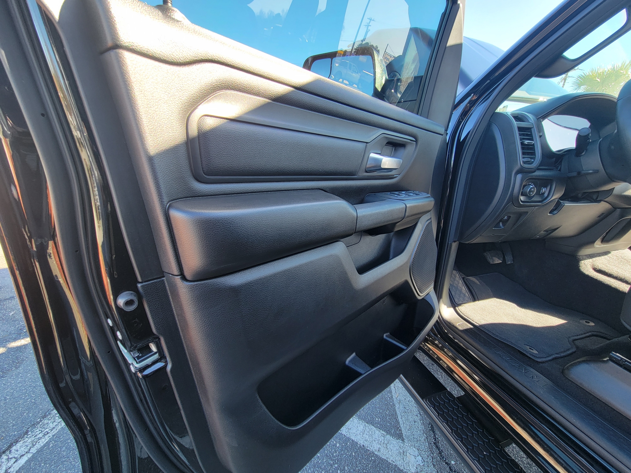 RAM 1500 Tradesman 4x4 Crew Cab 5'7" Box 2025