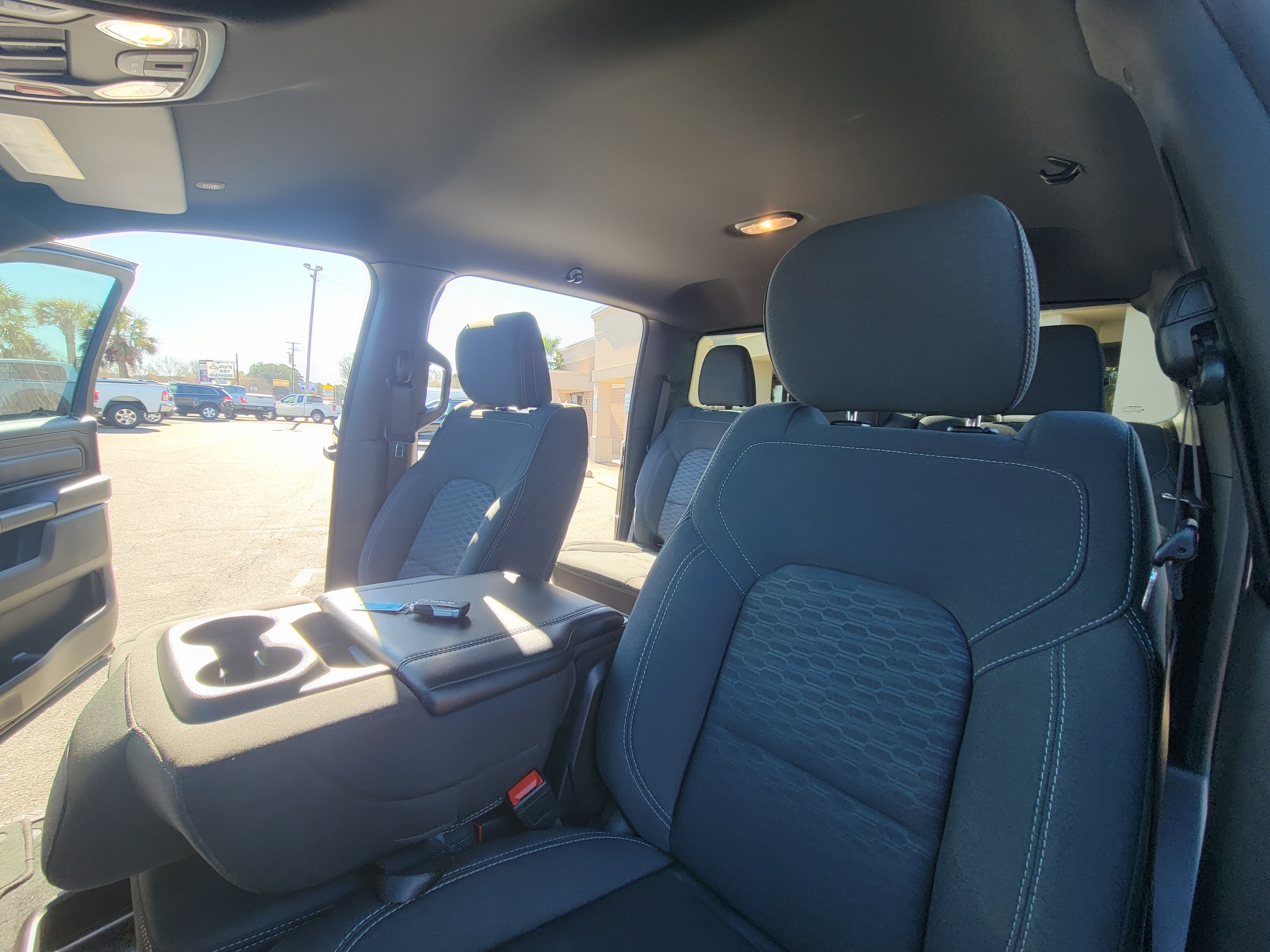 RAM 1500 Tradesman 4x4 Crew Cab 5'7" Box 2025