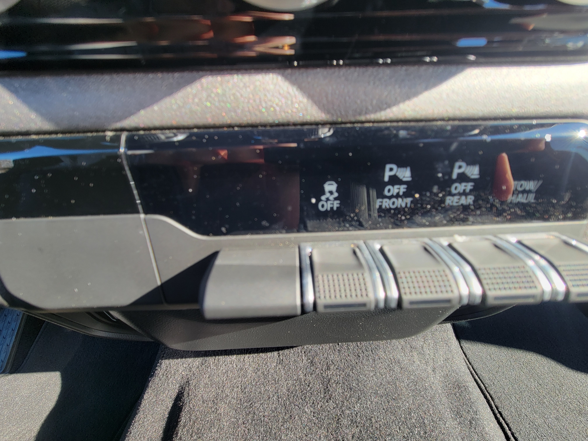 RAM 1500 Tradesman 4x4 Crew Cab 5'7" Box 2025