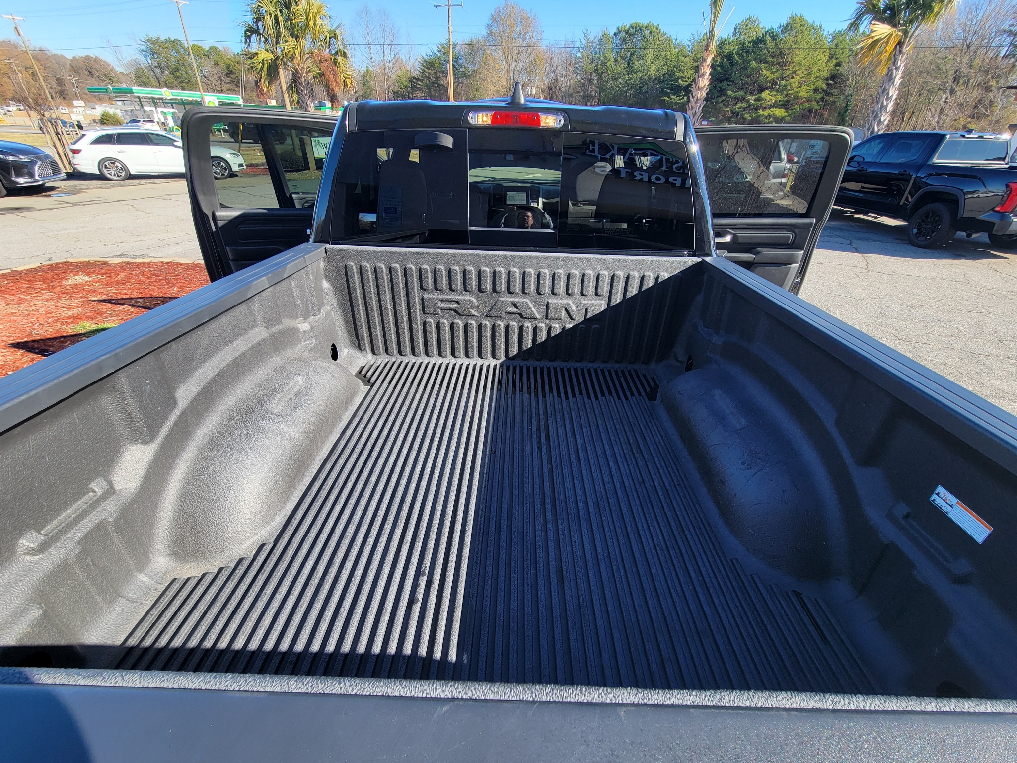 RAM 1500 Tradesman 4x4 Crew Cab 5'7" Box 2025