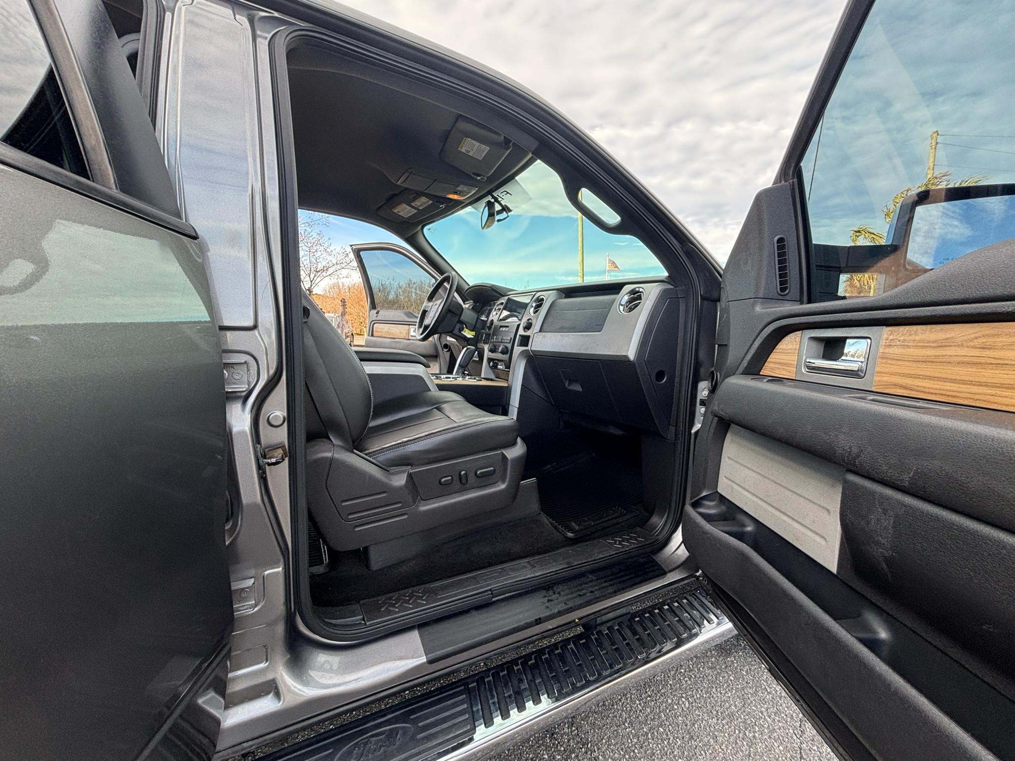 Ford F-150 2WD SuperCrew 145" Lariat 2011