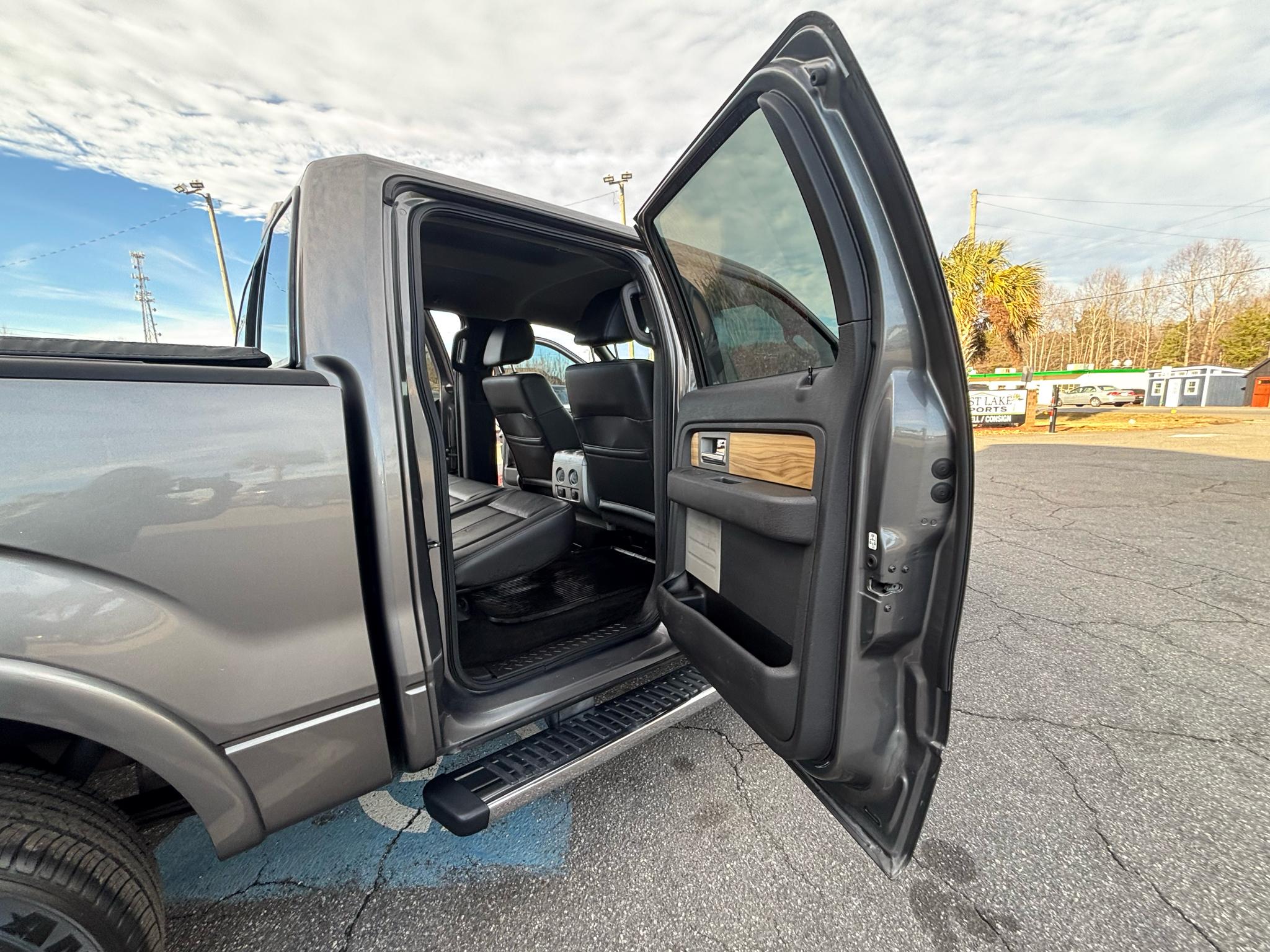 Ford F-150 2WD SuperCrew 145" Lariat 2011