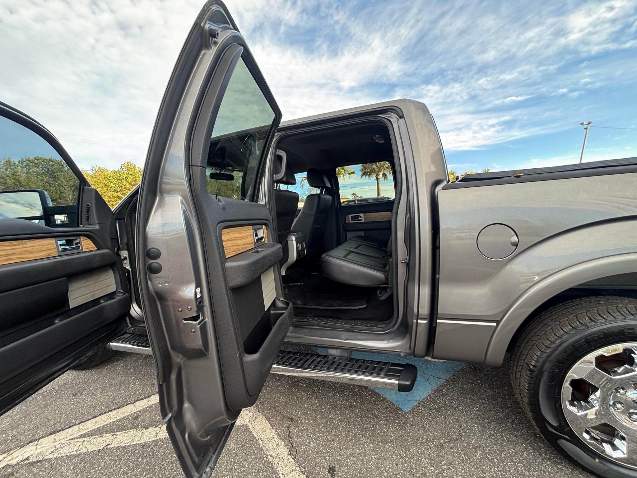 Ford F-150 2WD SuperCrew 145" Lariat 2011