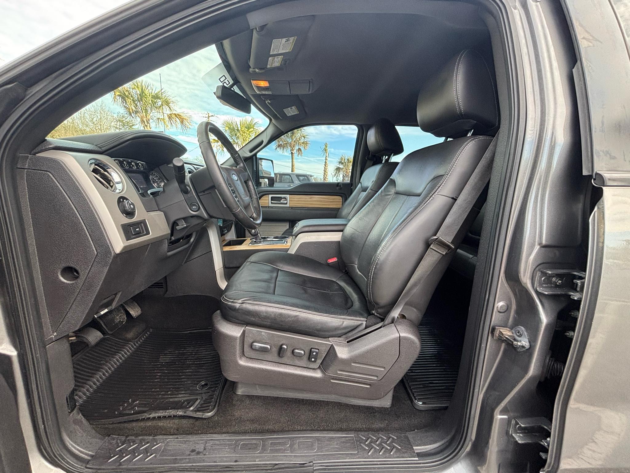 Ford F-150 2WD SuperCrew 145" Lariat 2011