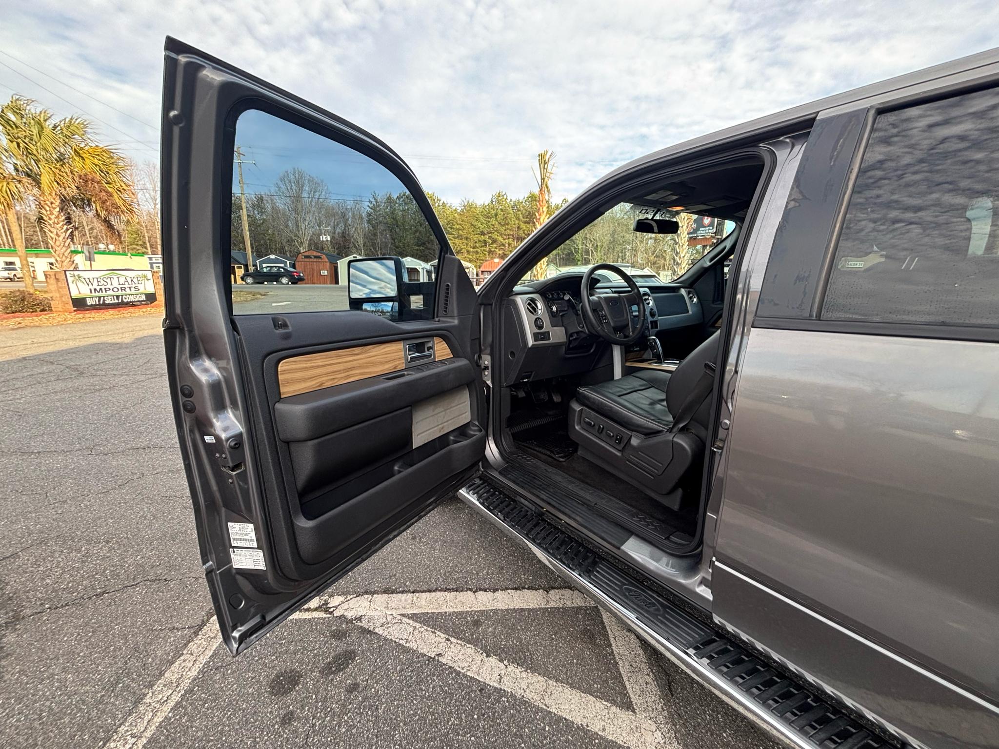 Ford F-150 2WD SuperCrew 145" Lariat 2011